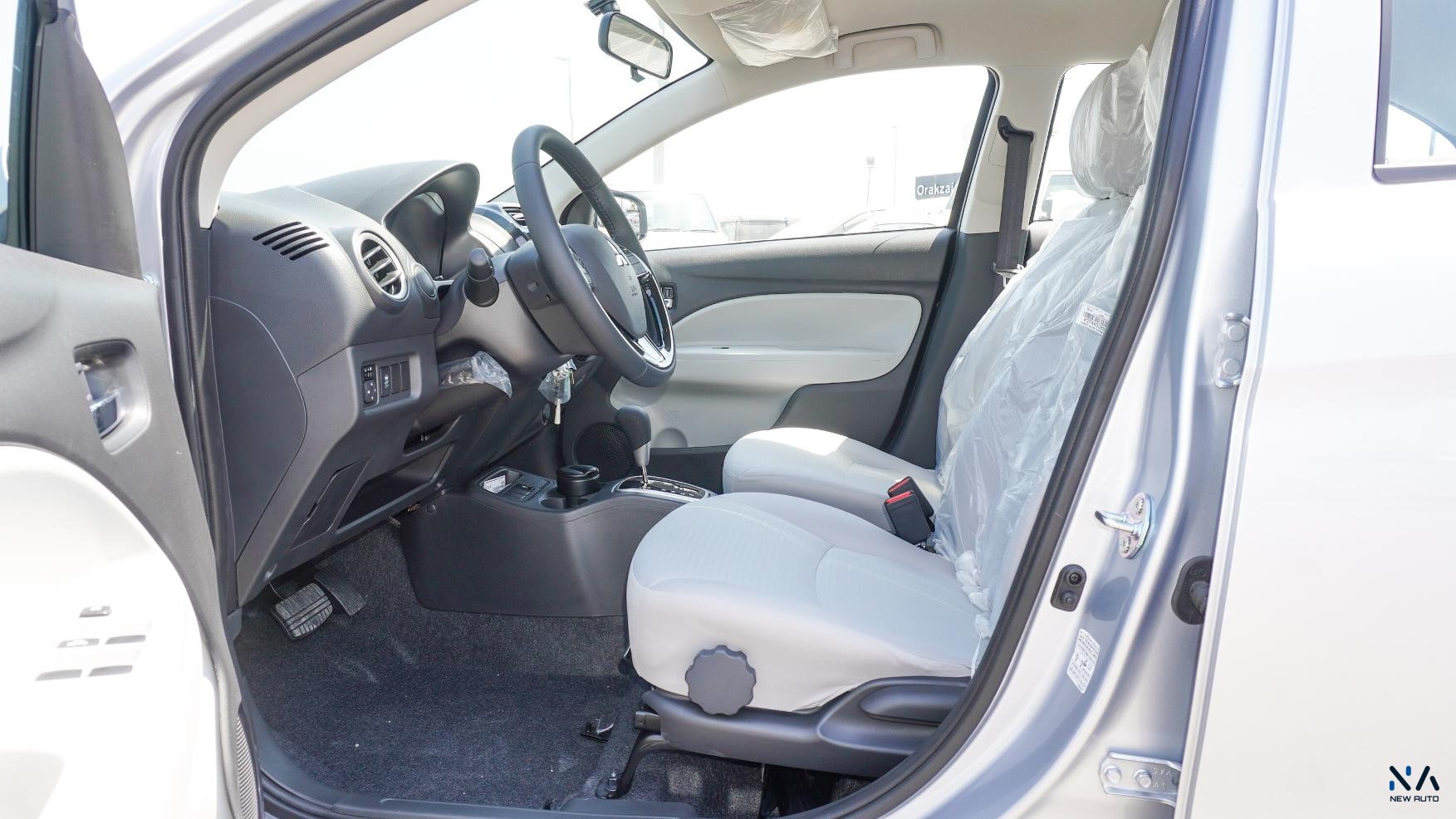 Mitsubishi Attrage Highline (G16) Silver – Grey 2025