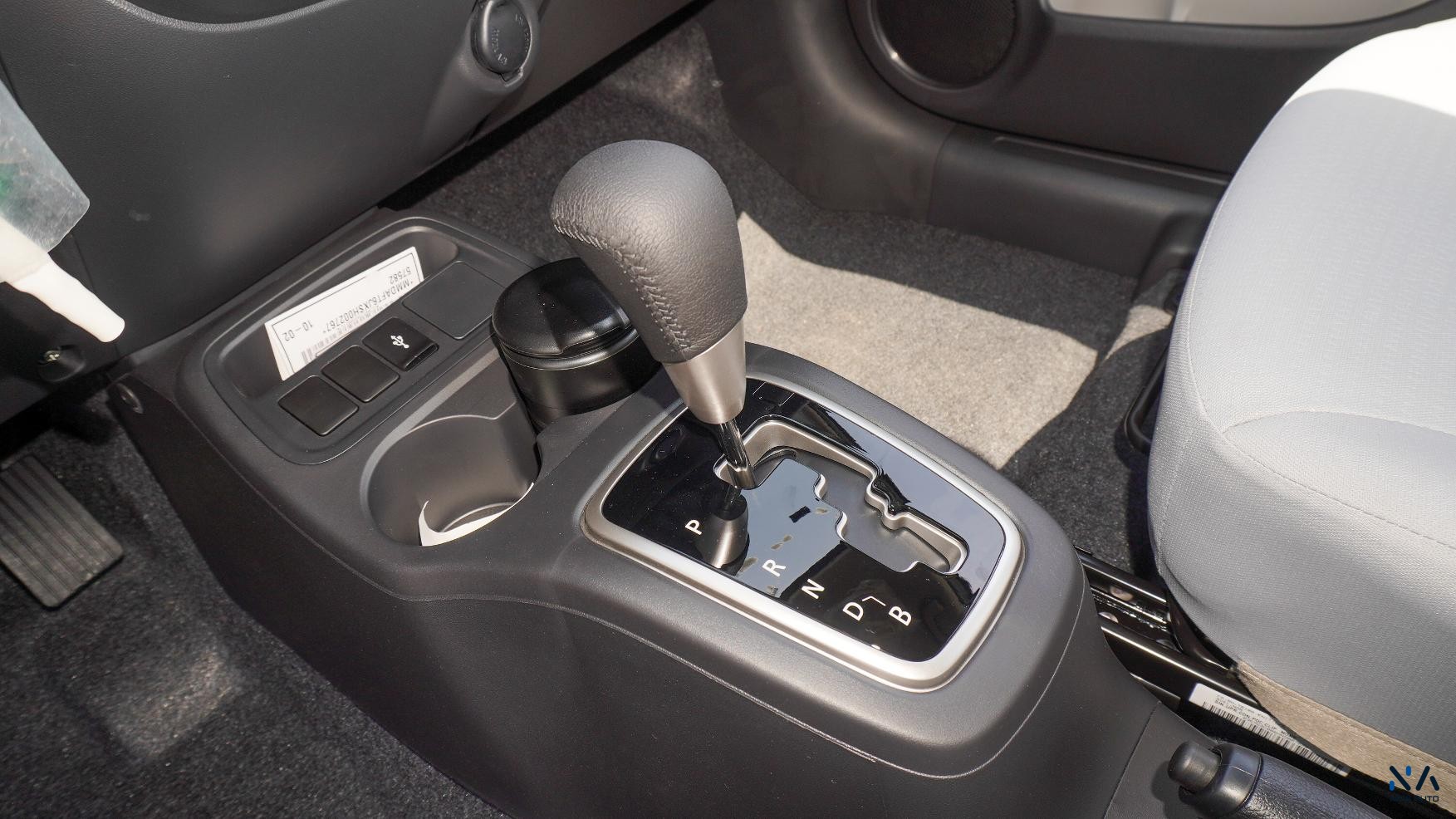 Mitsubishi Attrage Highline (G16) Silver – Grey 2025