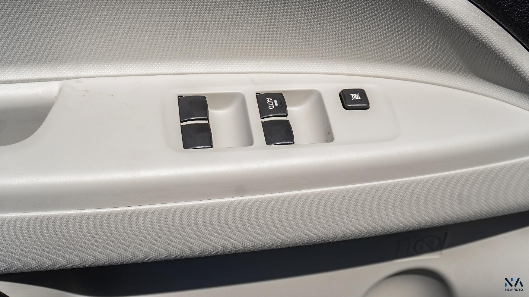 Mitsubishi Attrage Highline (G16) Silver – Grey 2025