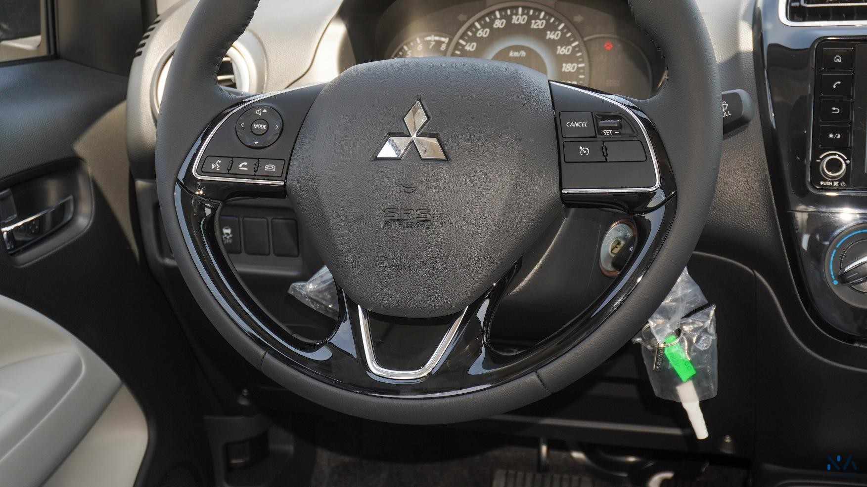 Mitsubishi Attrage Highline (G16) Silver – Grey 2025