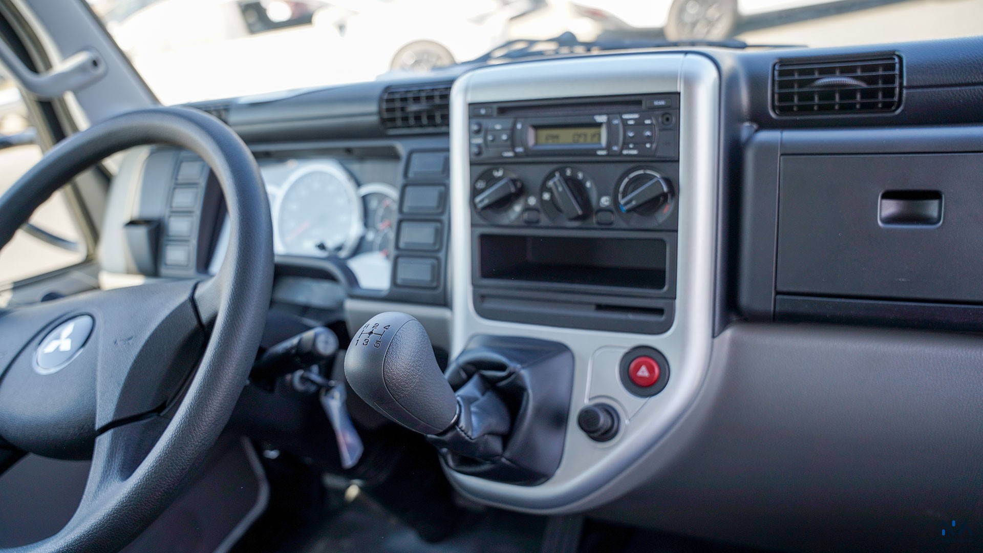 Mitsubishi Fuso Canter  (V16) – White – Black 2026