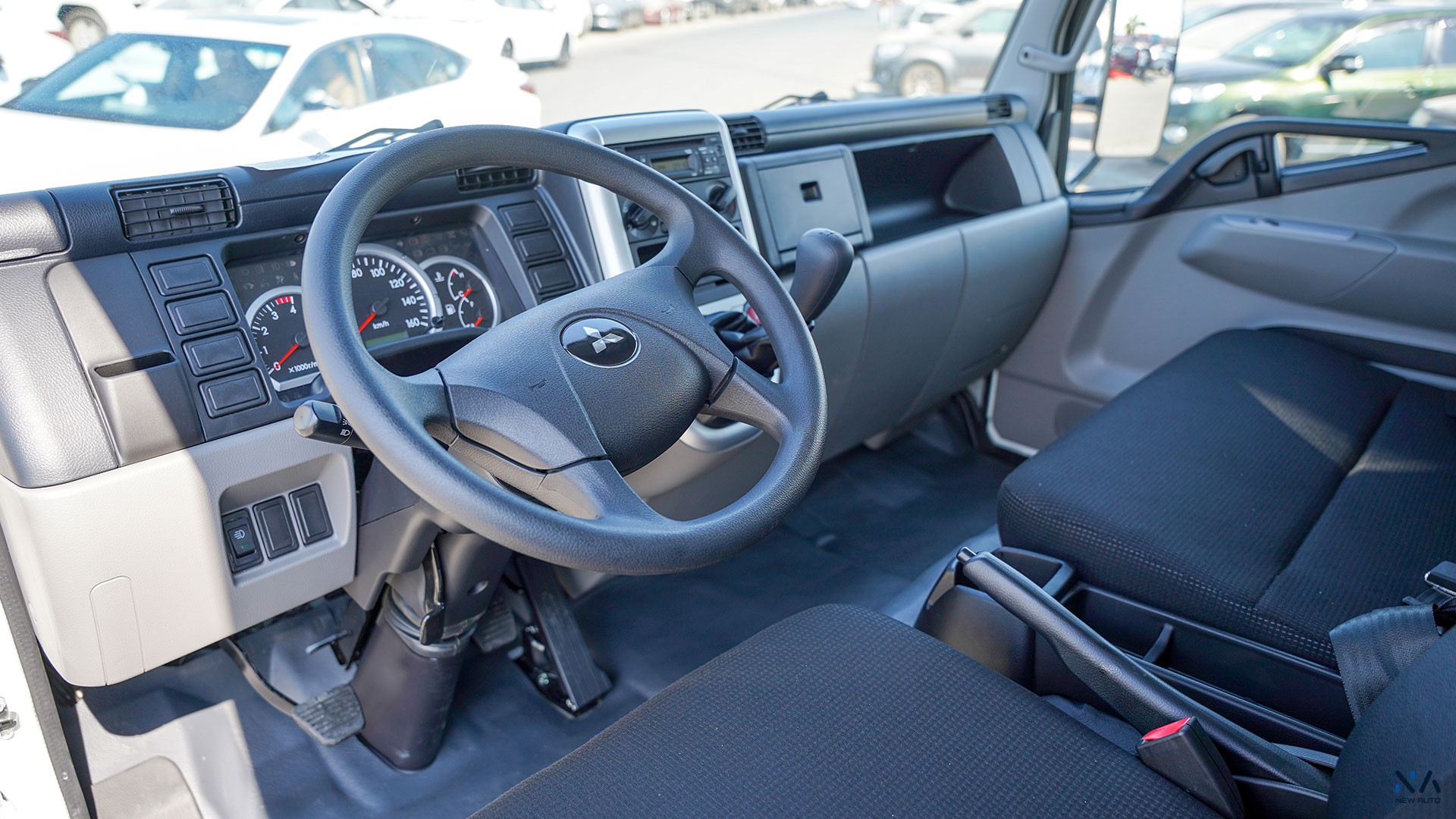 Mitsubishi Fuso Canter  (V16) – White – Black 2026