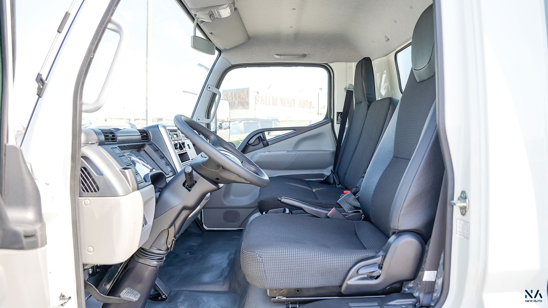 Mitsubishi Fuso Canter  (V16) – White – Black 2026