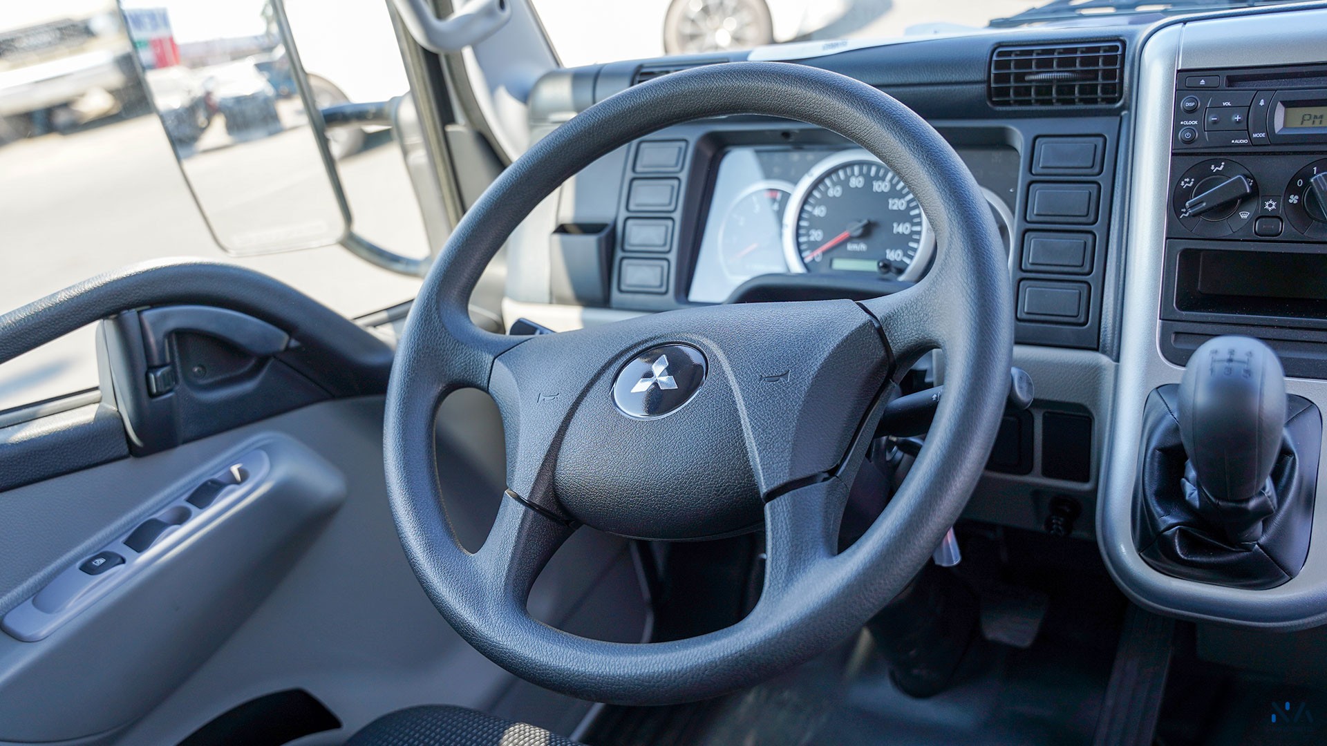 Mitsubishi Fuso Canter  (V16) – White – Black 2026