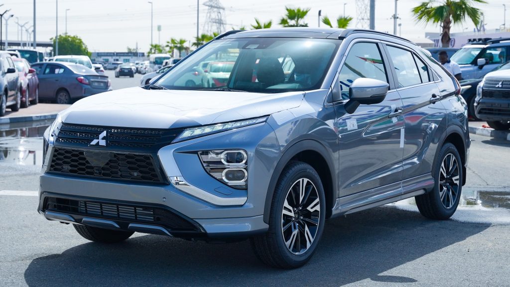 Mitsubishi Eclipse Cross 2026 Grey Black Front Quarter View Outdoor 1024x576