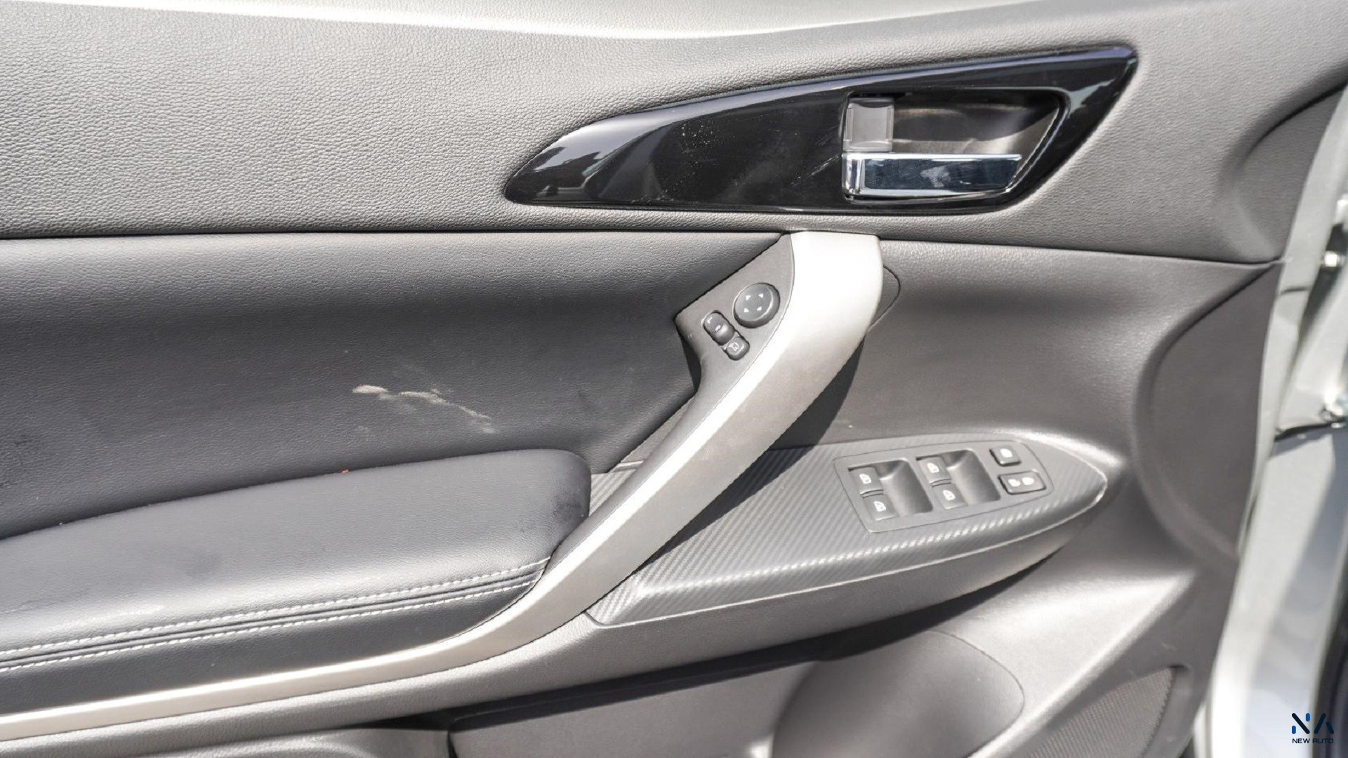 Mitsubishi Eclipse Cross (U40) – Silver – Black 2026