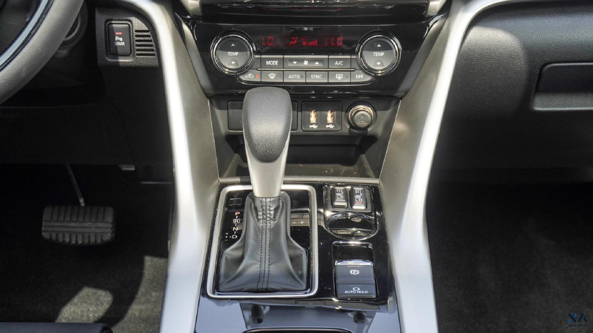 Mitsubishi Eclipse Cross (U40) – Silver – Black 2026