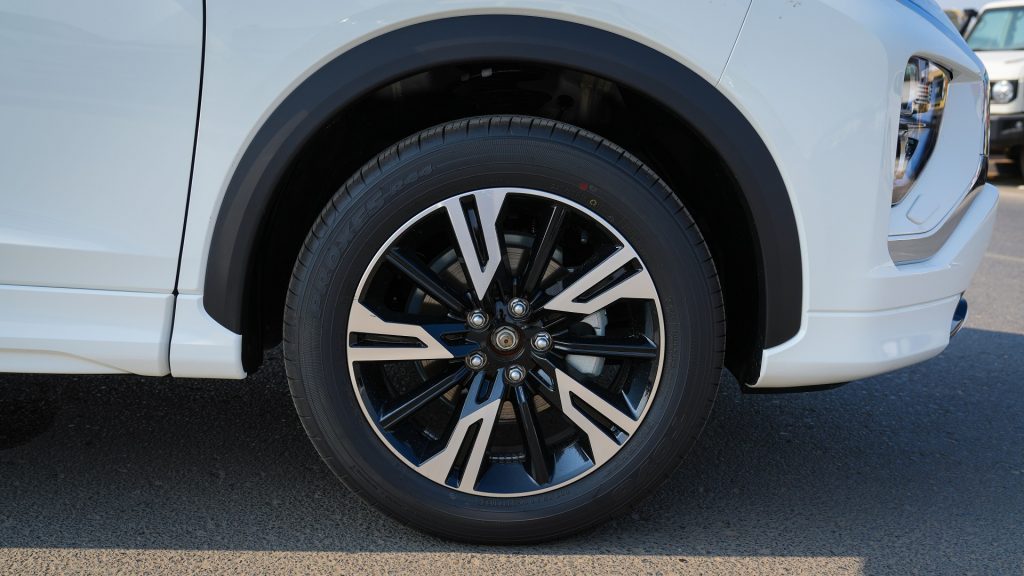 Mitsubishi Eclipse Cross 2026 Solid White Black Alloy Wheel Detail 1024x576