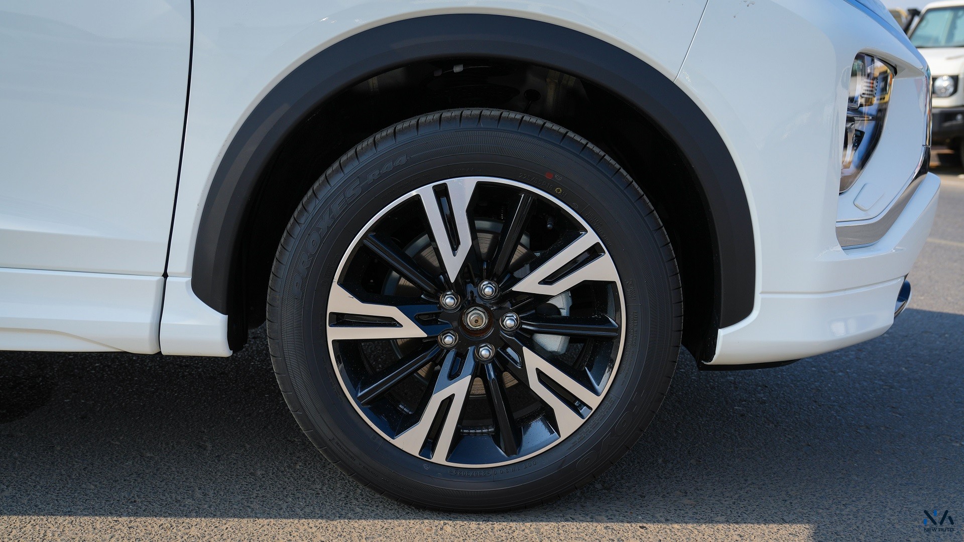 Mitsubishi Eclipse Cross (H43) – Solid White – Black 2026