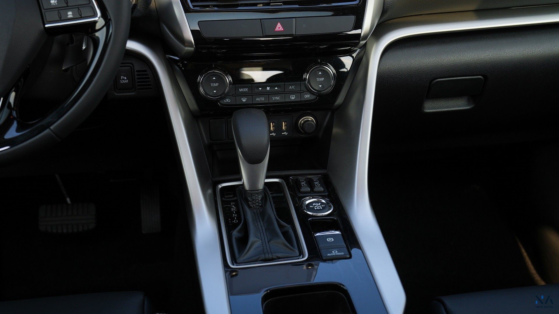 Mitsubishi Eclipse Cross (H43) – Solid White – Black 2026