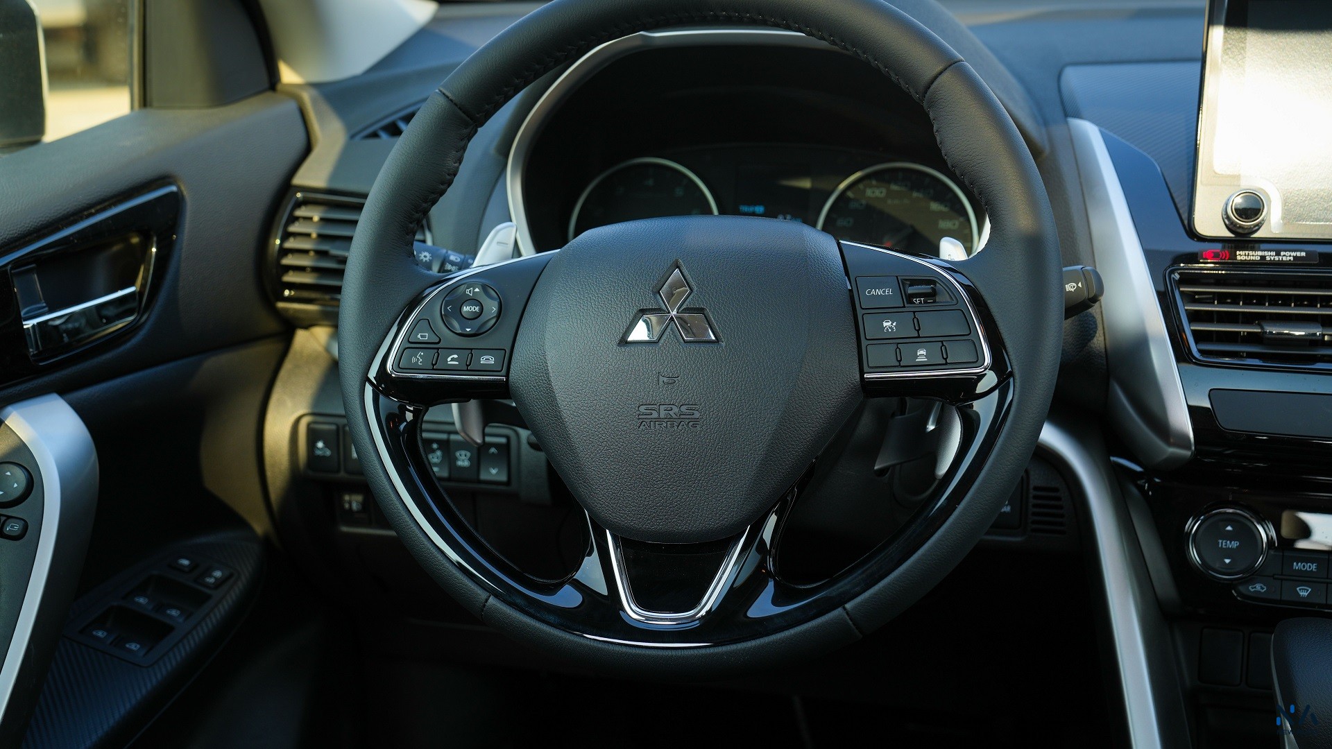 Mitsubishi Eclipse Cross (H43) – Solid White – Black 2026