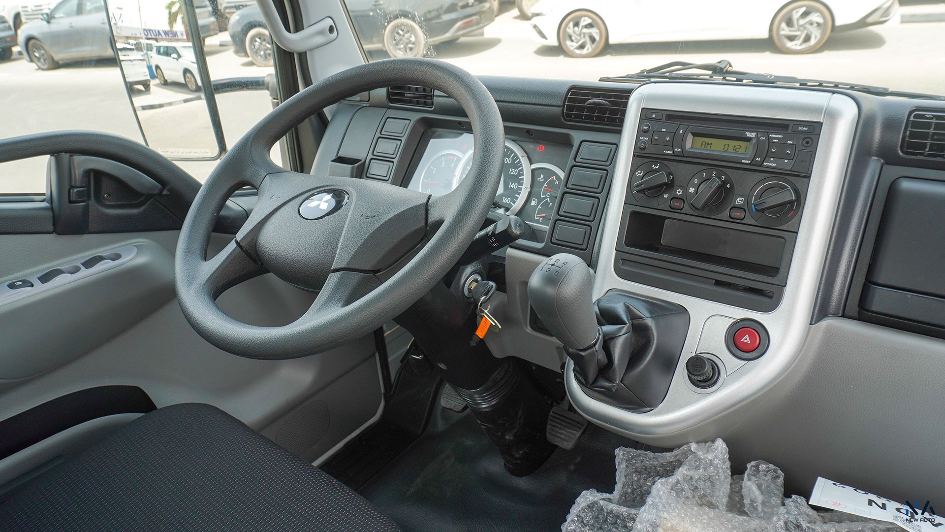 Mitsubishi Fuso Canter (Z87) – White – Black 2026