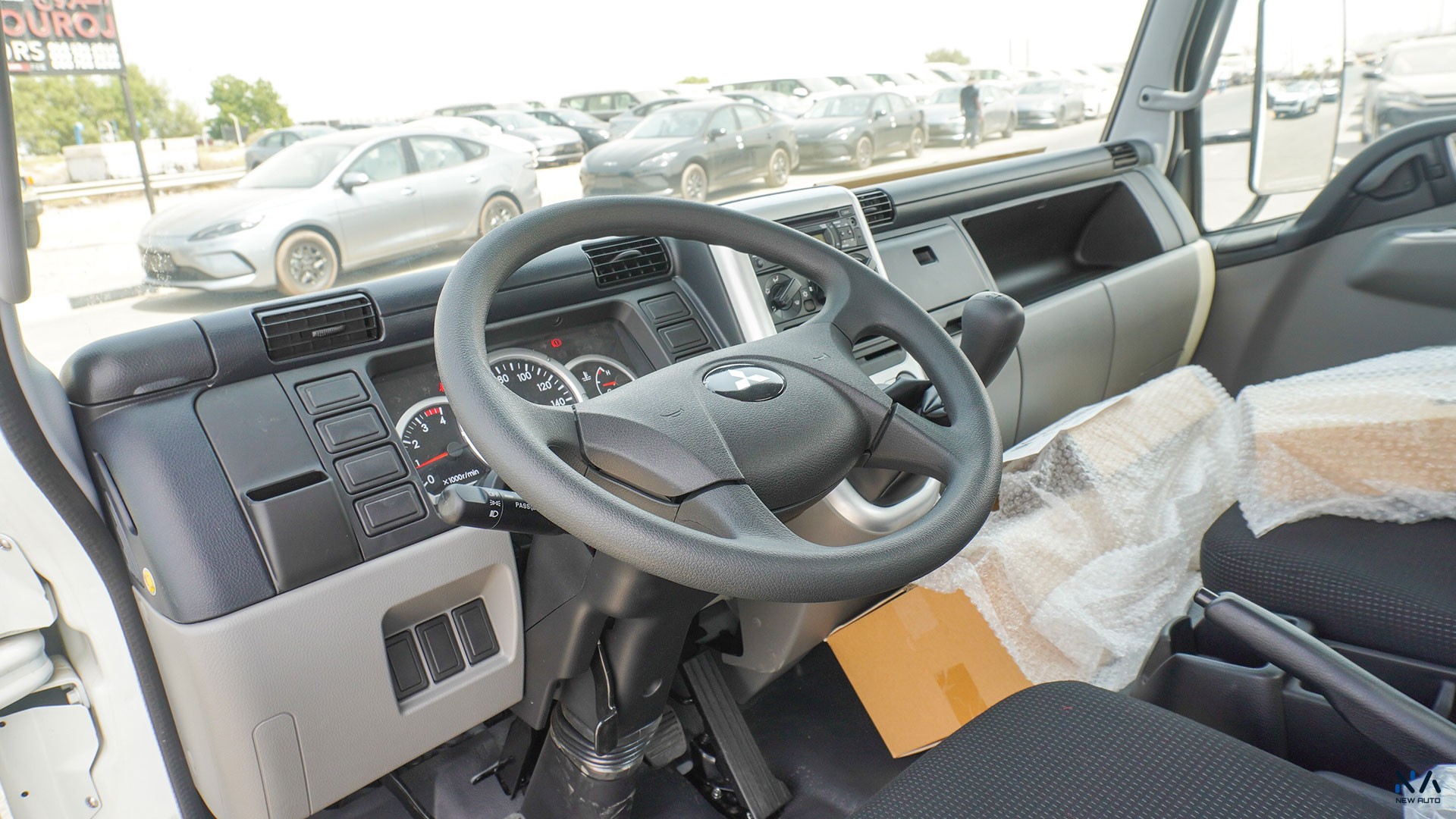 Mitsubishi Fuso Canter (Z87) – White – Black 2026