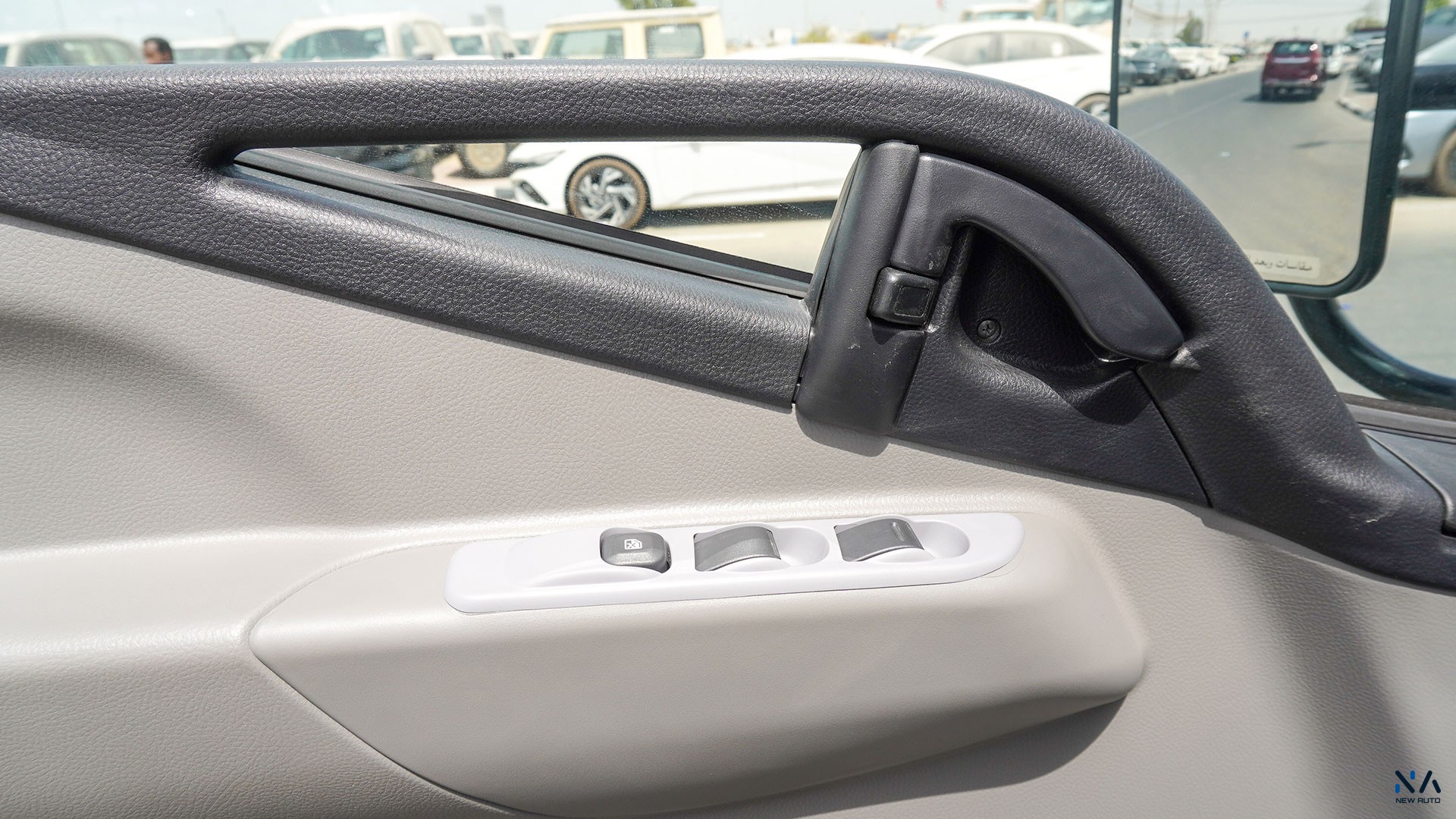 Mitsubishi Fuso Canter (Z87) – White – Black 2026