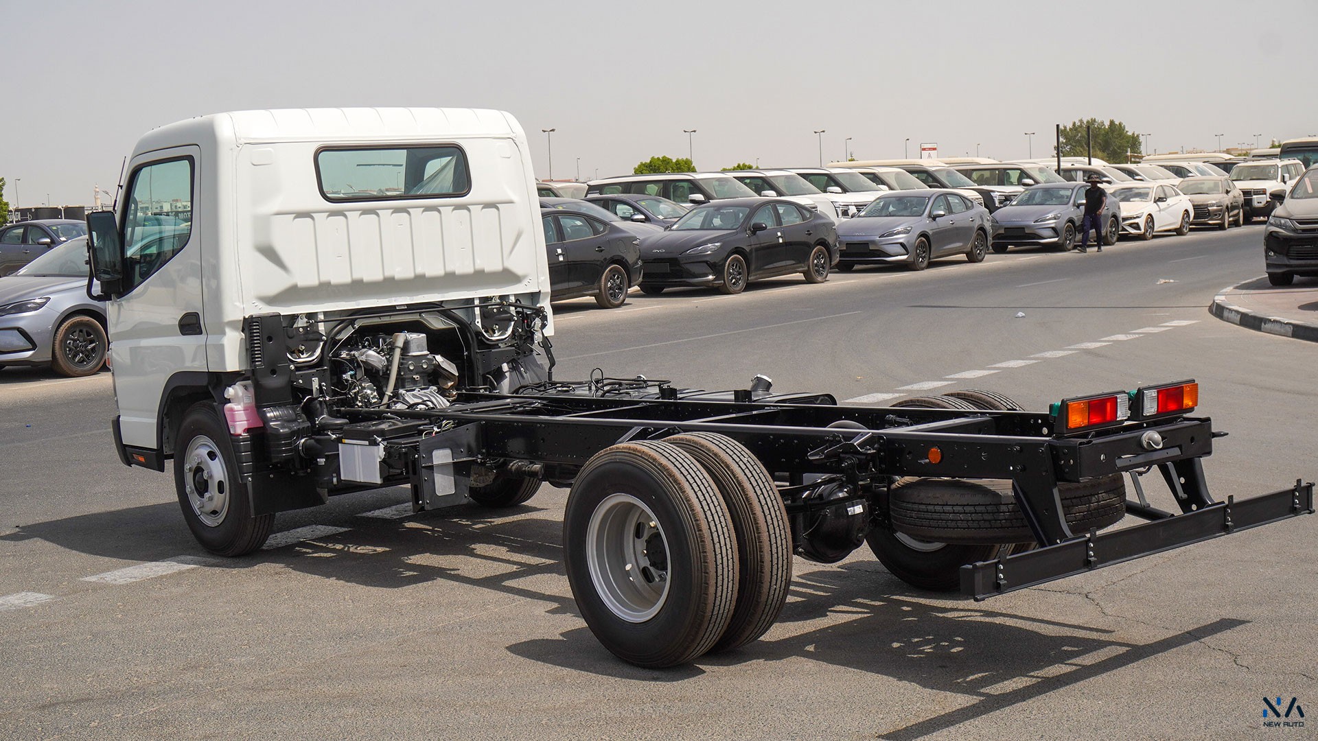 Mitsubishi Fuso Canter (Z87) – White – Black 2026