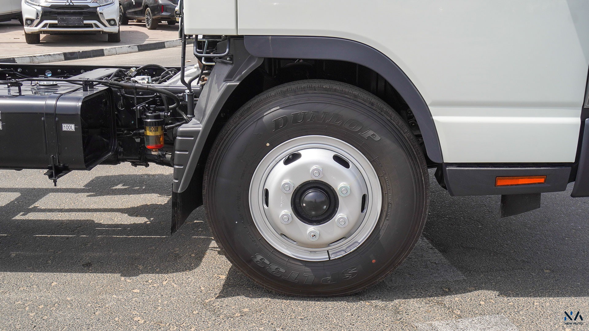 Mitsubishi Fuso Canter (Z87) – White – Black 2026