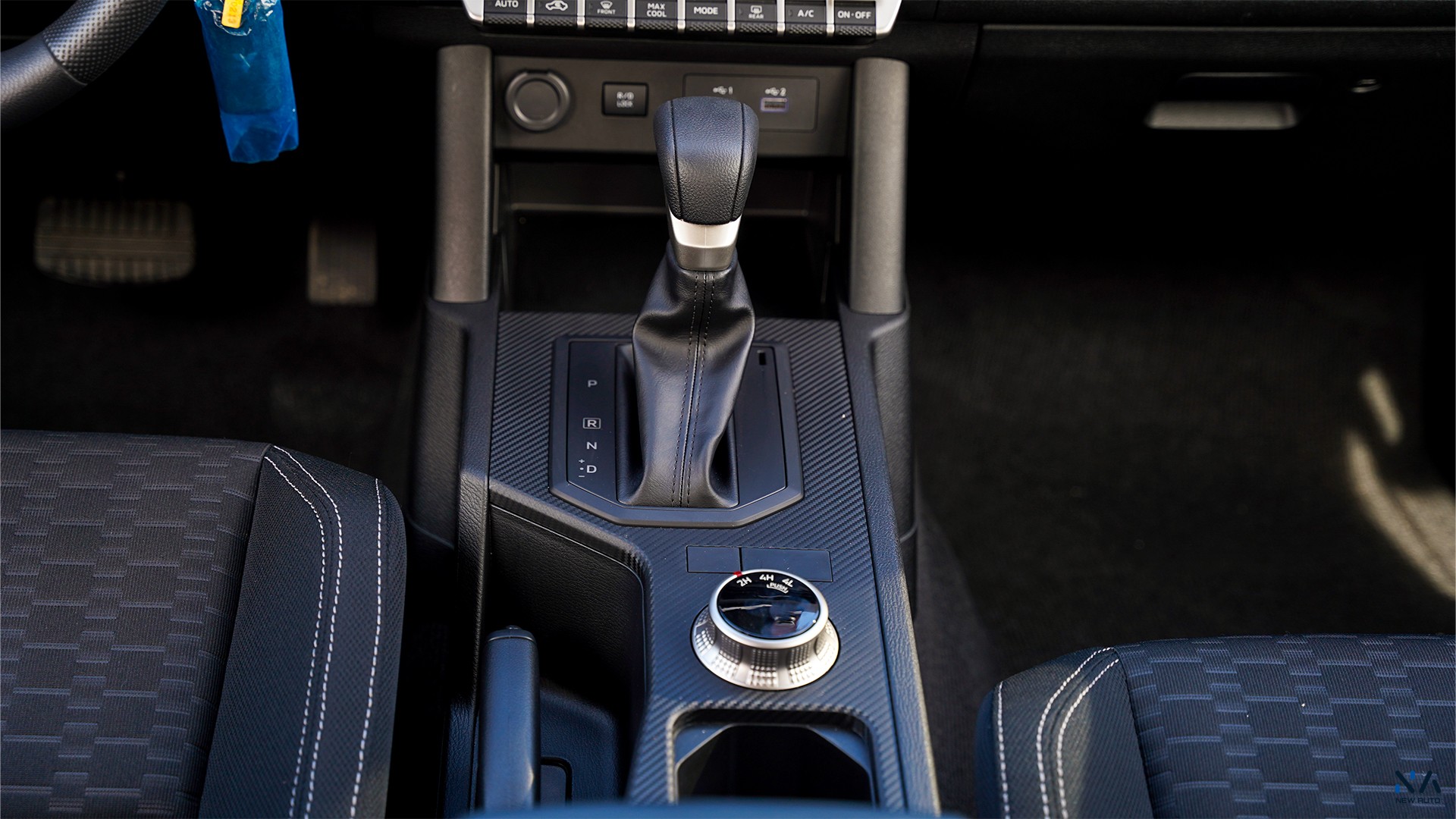 Mitsubishi L200 (C80)  Black – Black 2026