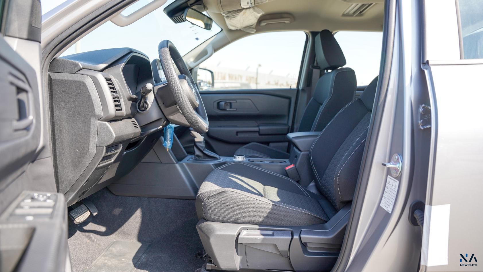 Mitsubishi L200 (C80) – Silver – Black 2026