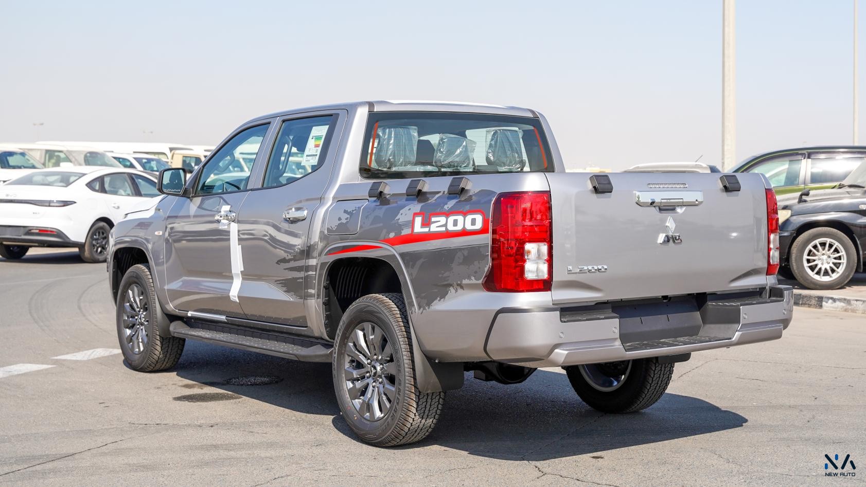 Mitsubishi L200 (C80) – Silver – Black 2026