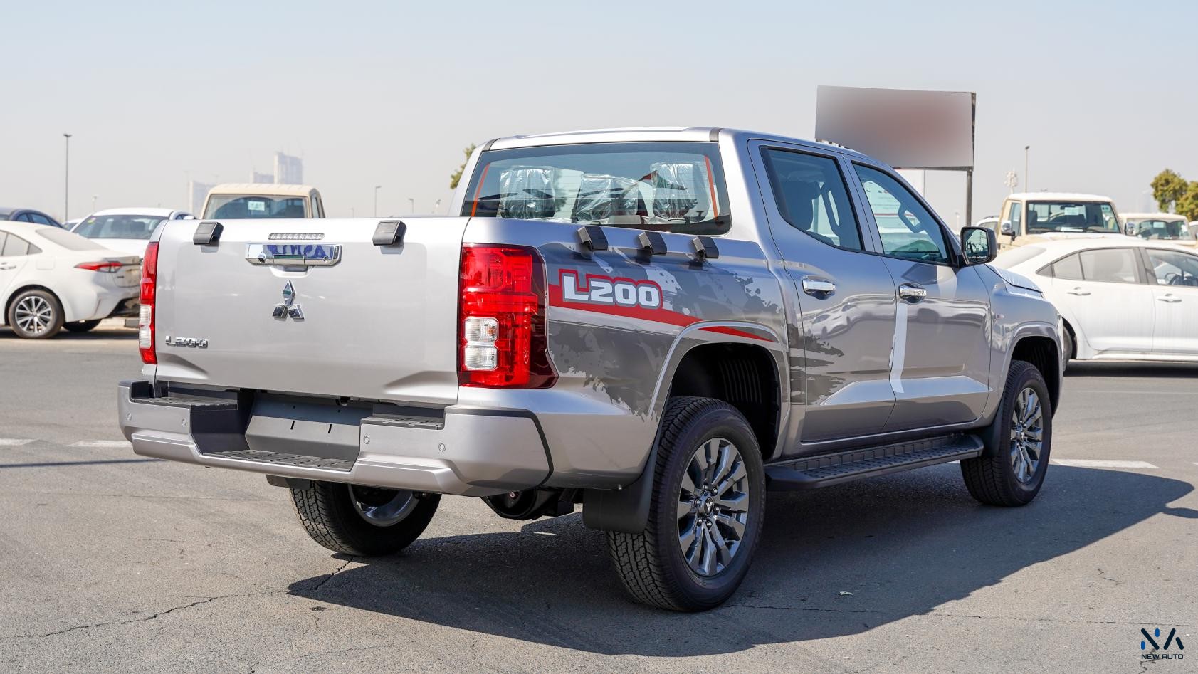 Mitsubishi L200 (C80) – Silver – Black 2026