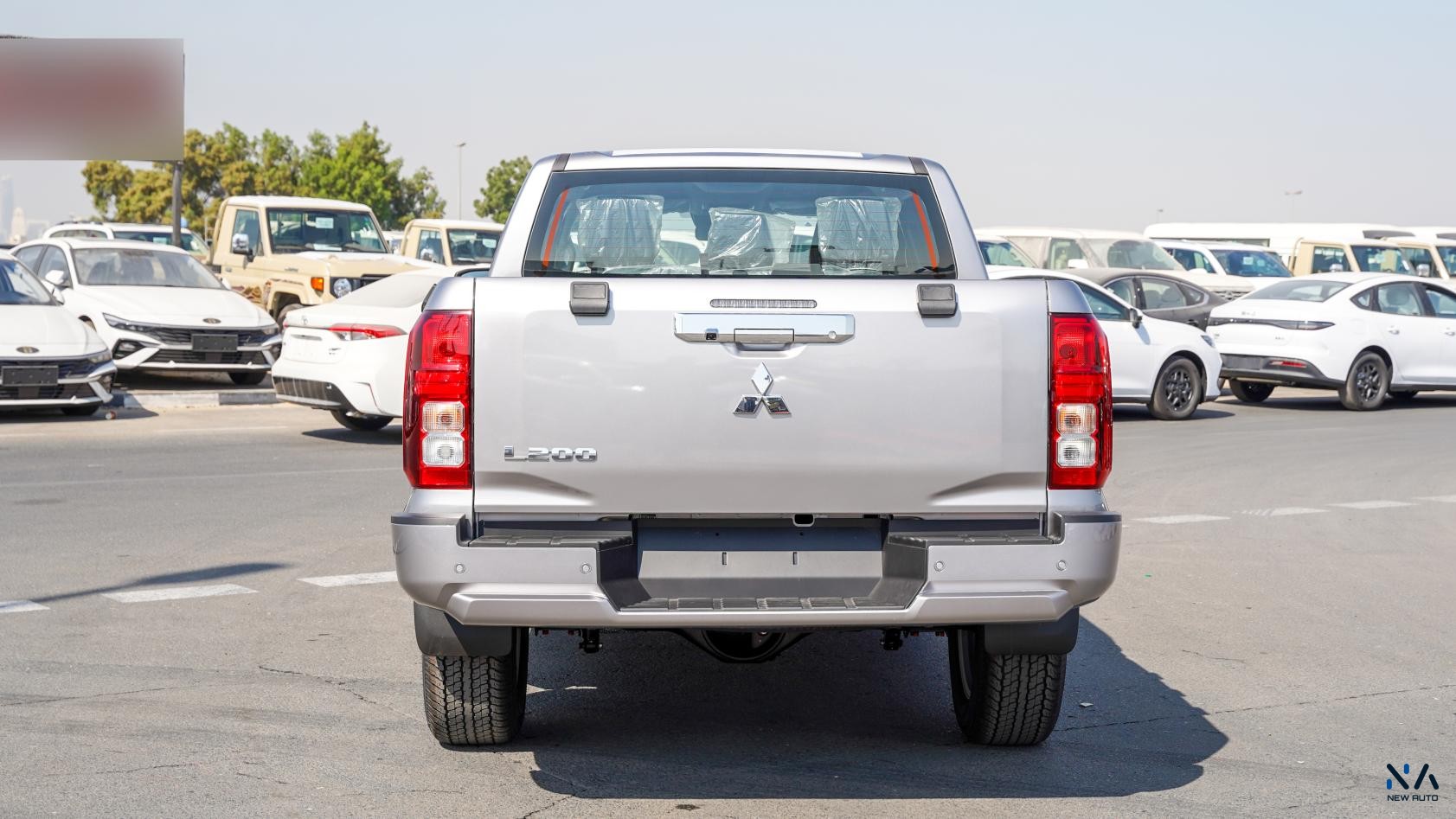 Mitsubishi L200 (C80) – Silver – Black 2026