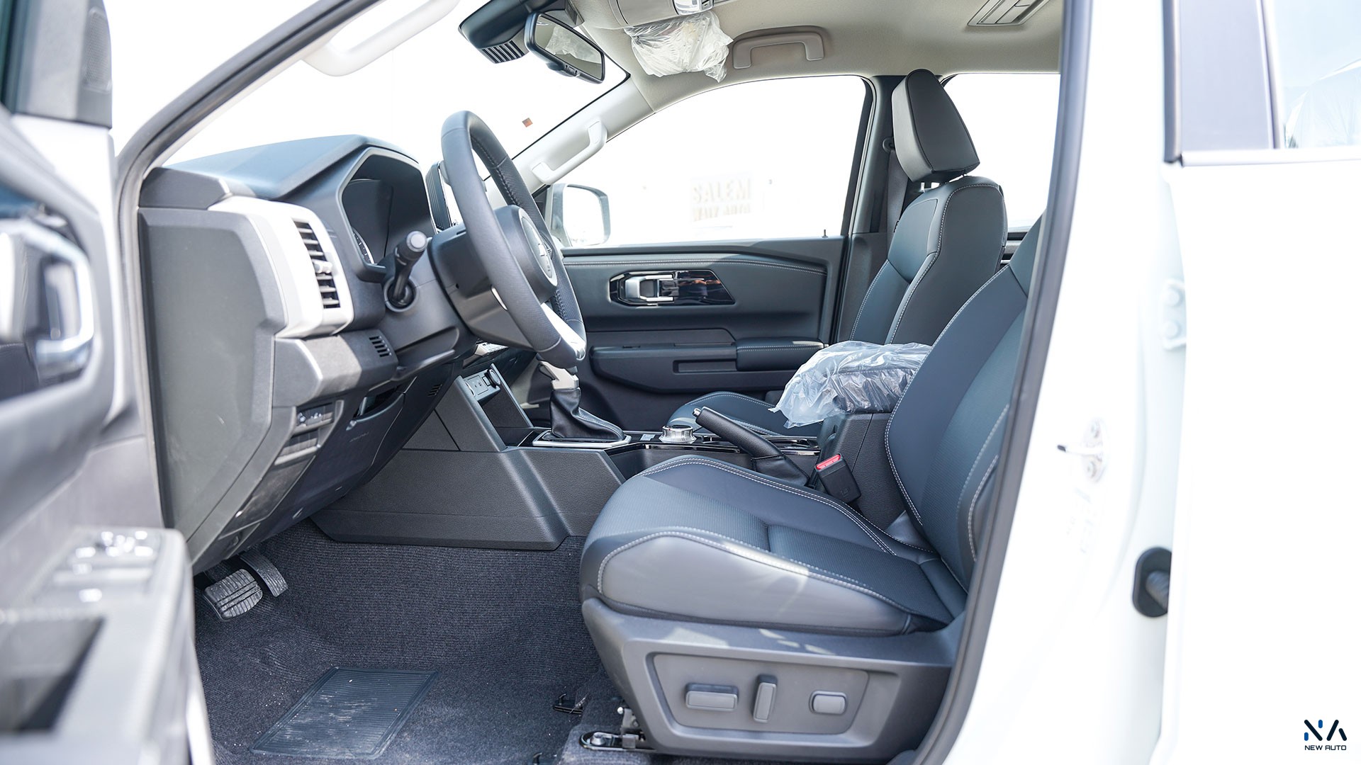 Mitsubishi L200  (C78) White – Black 2026