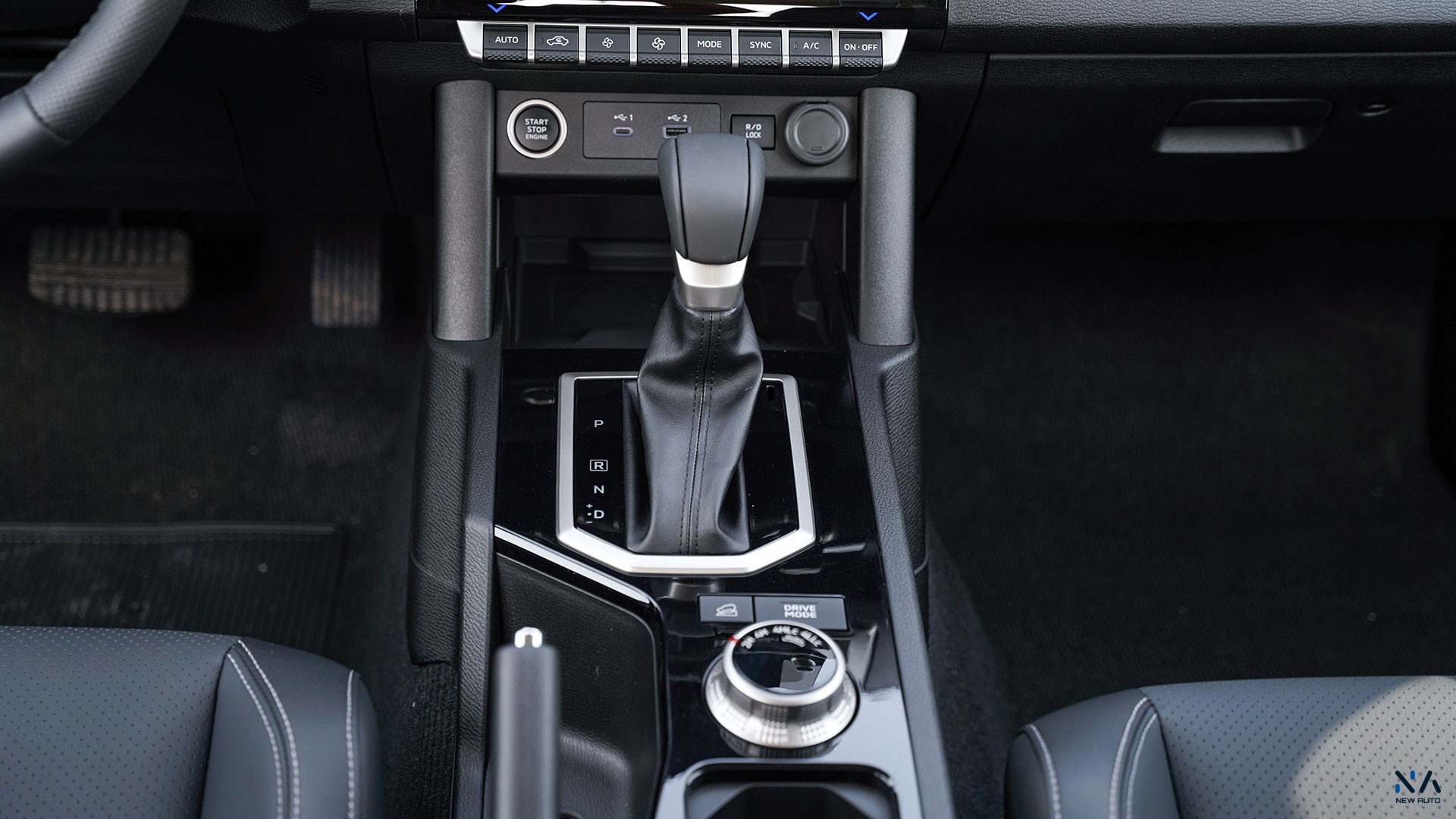 Mitsubishi L200  (C78) White – Black 2026