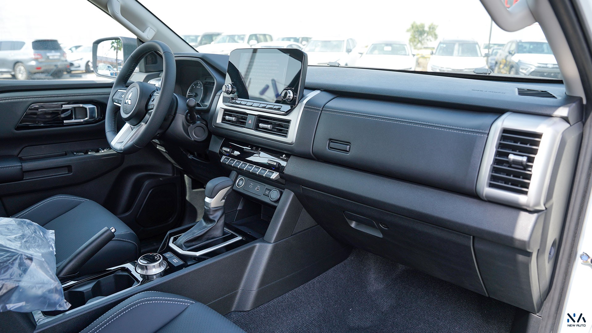 Mitsubishi L200  (C78) White – Black 2026