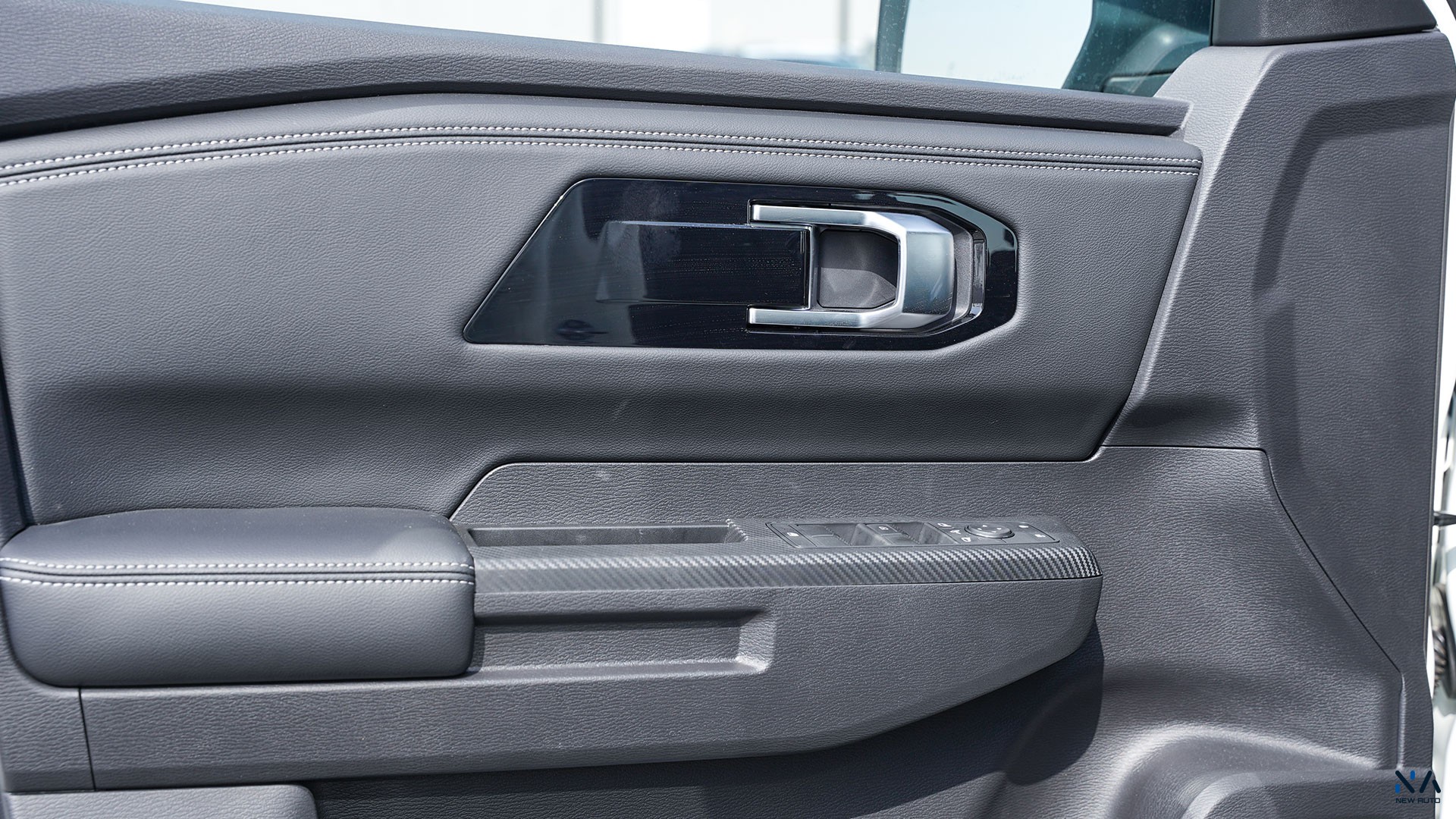 Mitsubishi L200  (C78) White – Black 2026