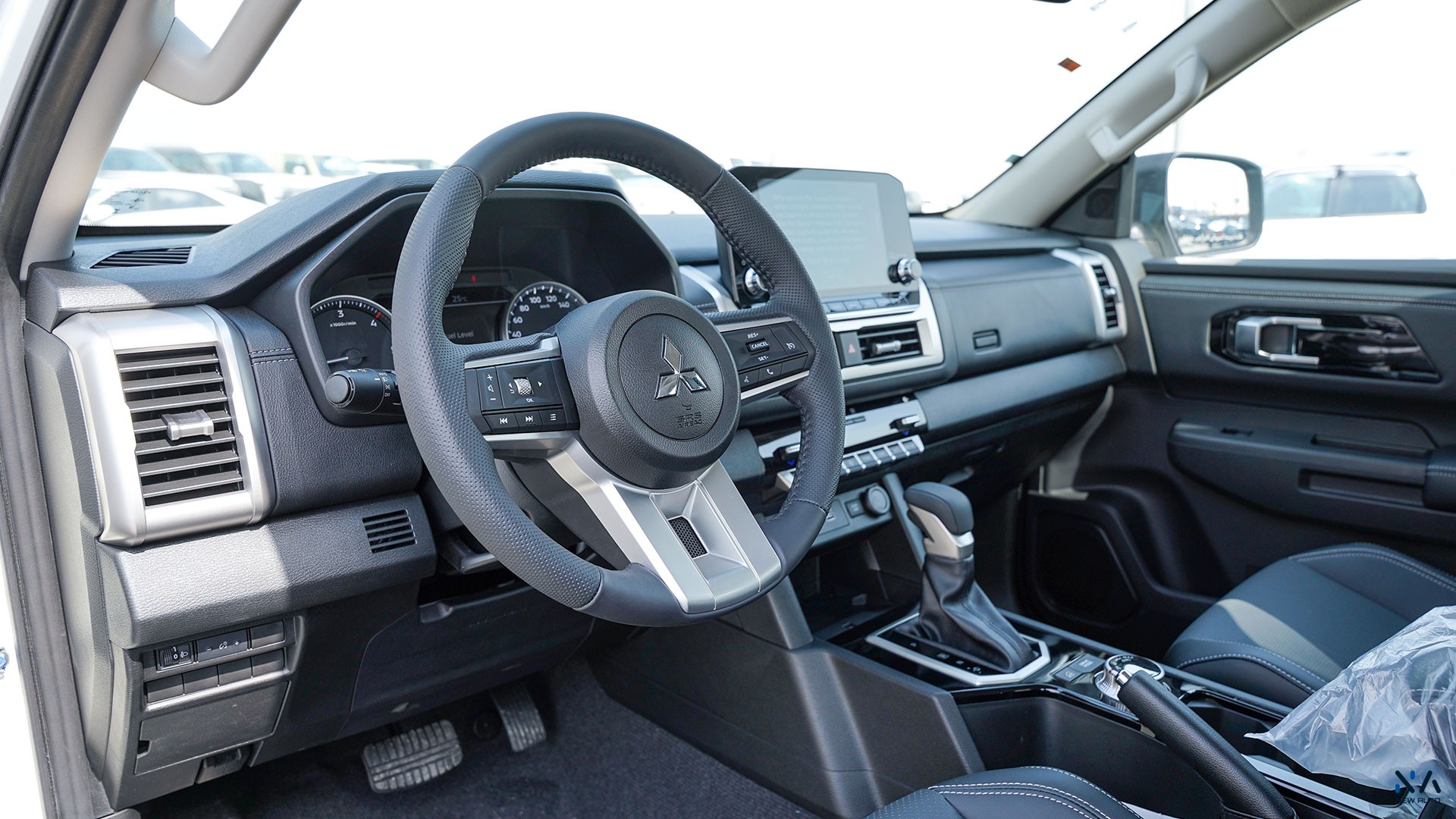 Mitsubishi L200  (C78) White – Black 2026