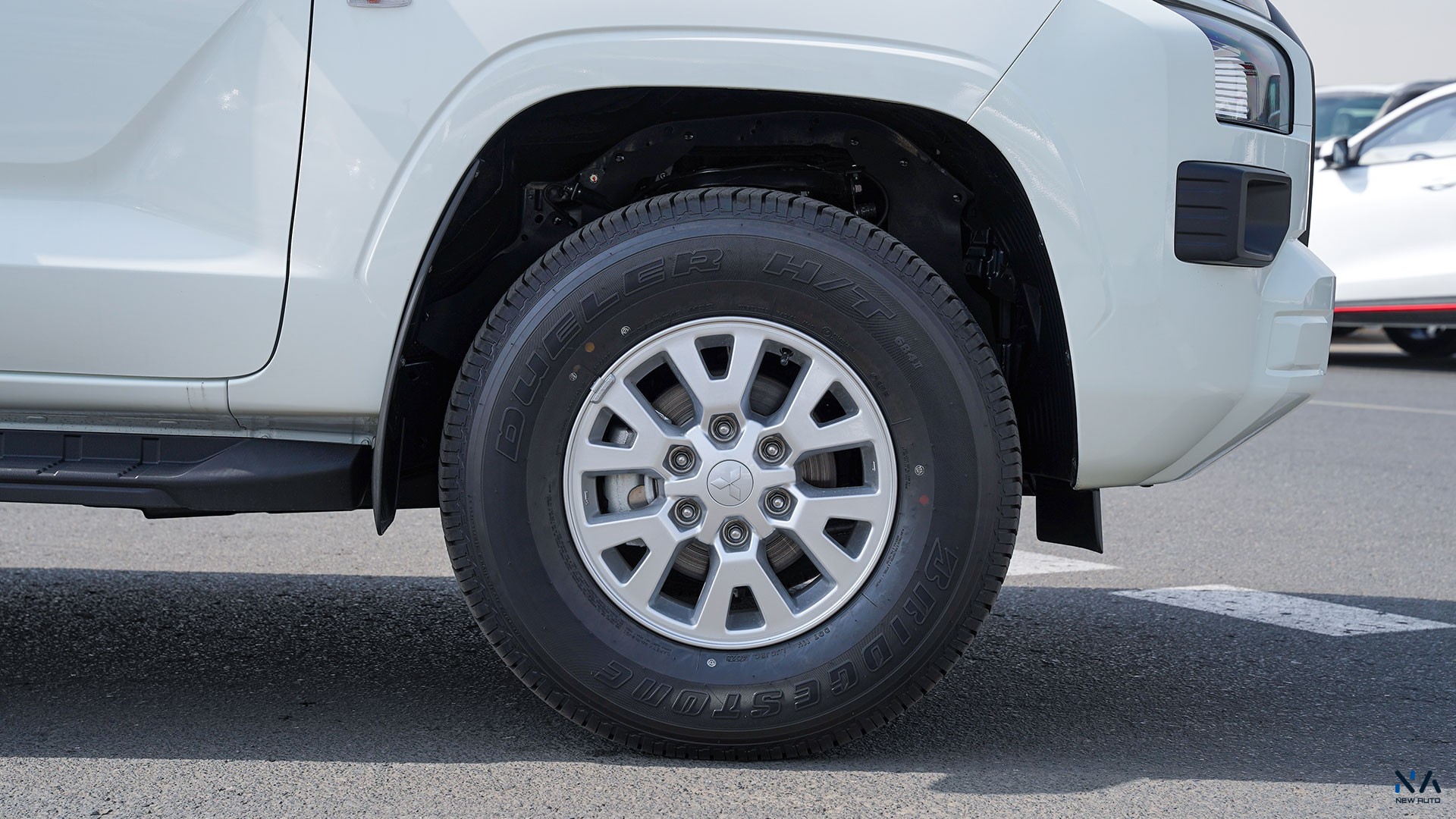 Mitsubishi L200 (C86) –  White – Black  2026