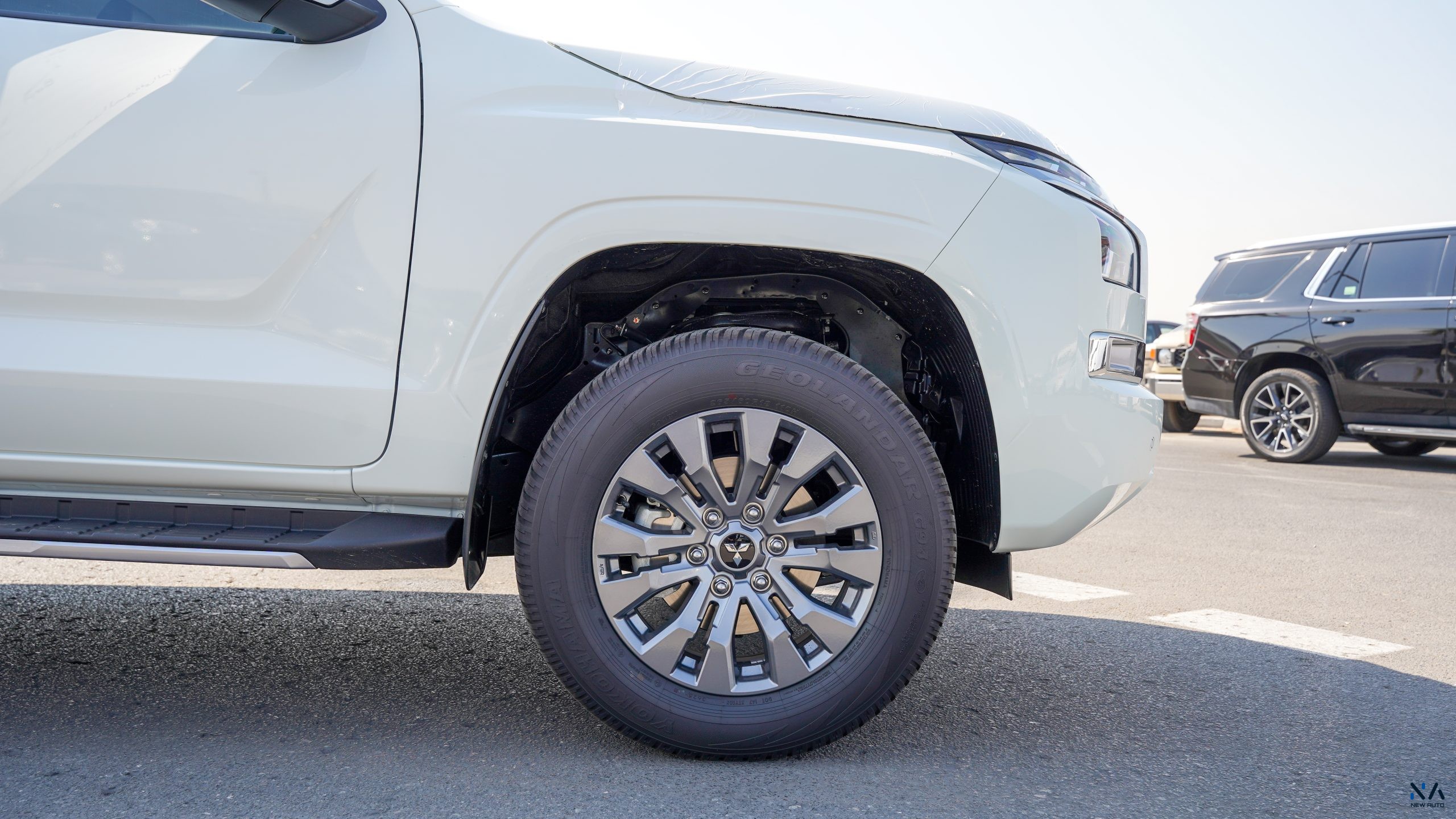 Mitsubishi L200 (C82) – White – Black 2026