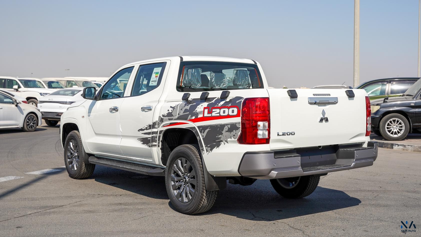 Mitsubishi L200 (C80) – White – Black 2026