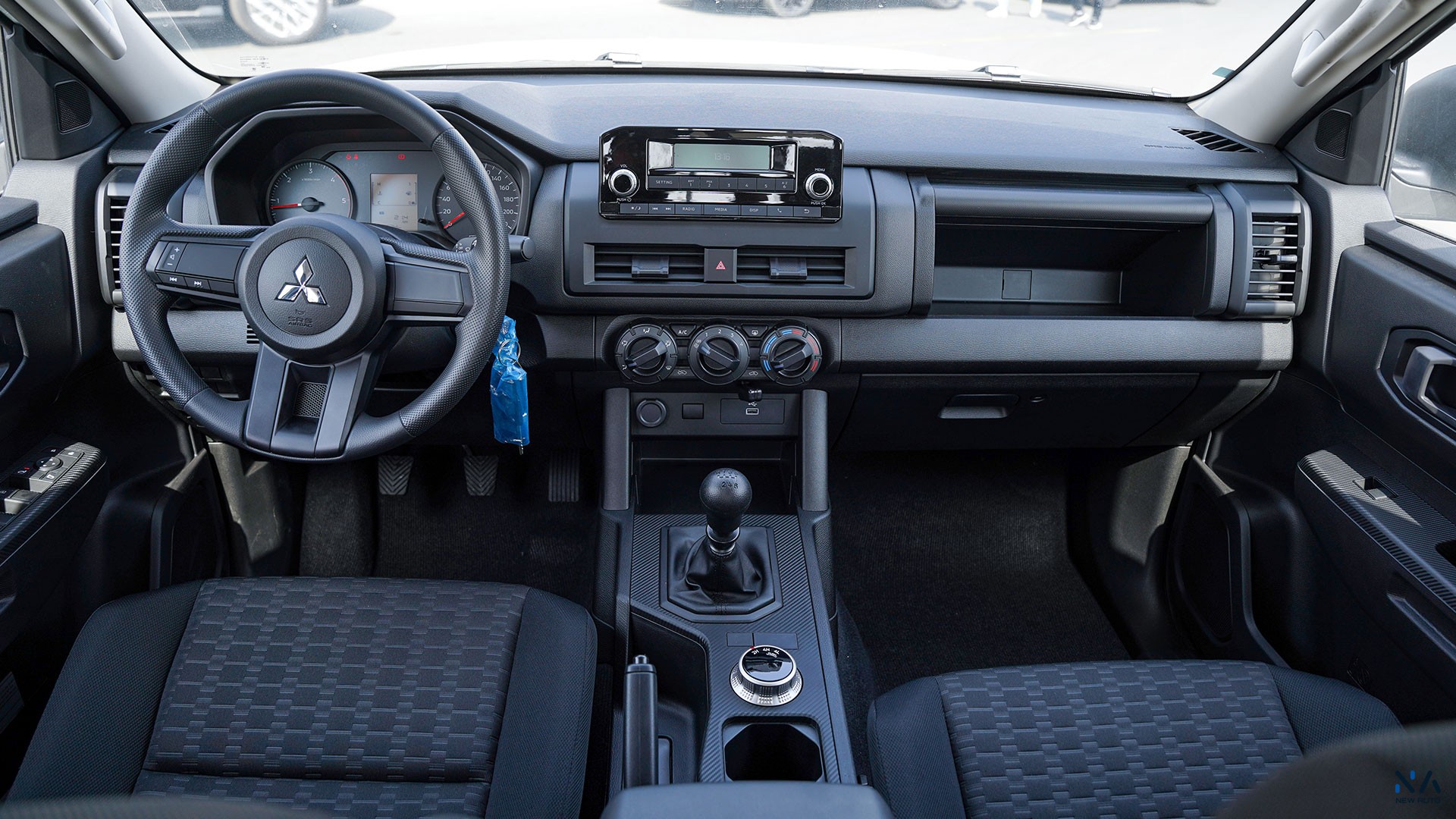 Mitsubishi L200 (C86) –  White – Black  2026