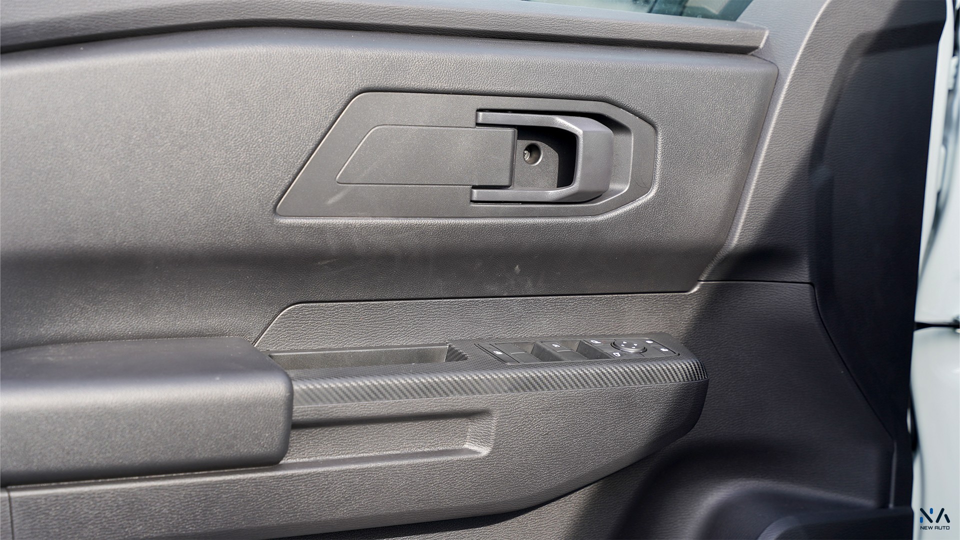 Mitsubishi L200 (C79) – White – Black 2026