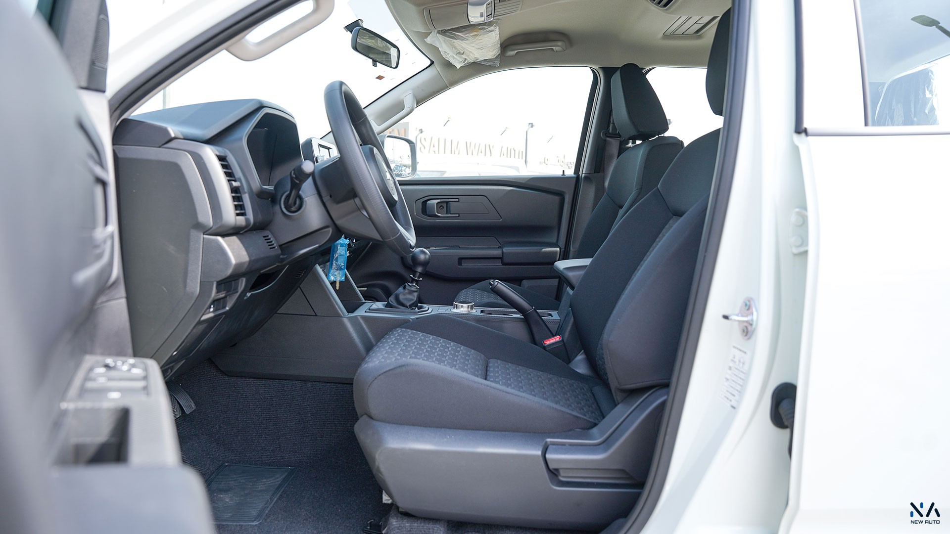 Mitsubishi L200 (C86) –  White – Black  2026