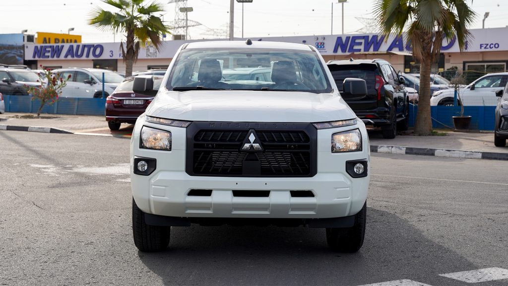 Mitsubishi L200 2026 White Black Front View 1024x576
