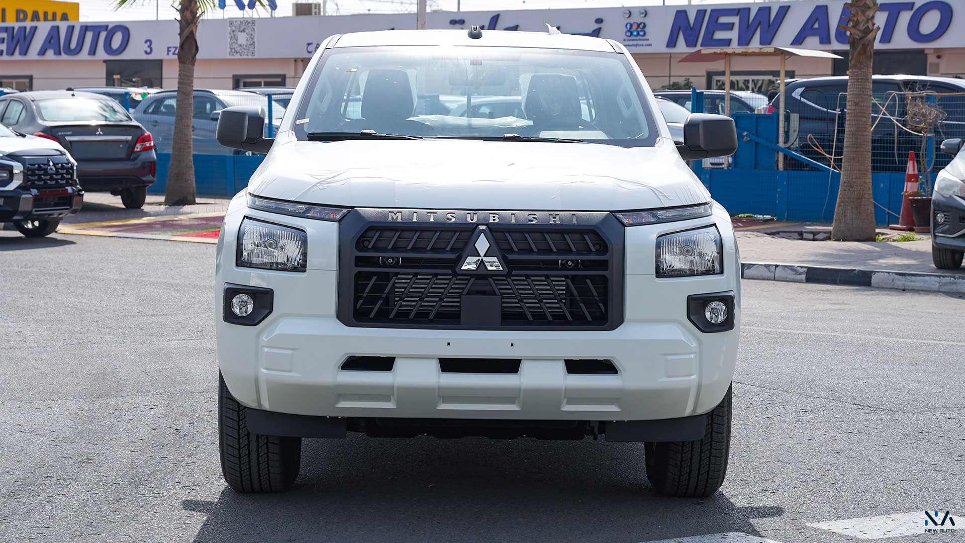 Mitsubishi L200 (C86) –  White – Black  2026