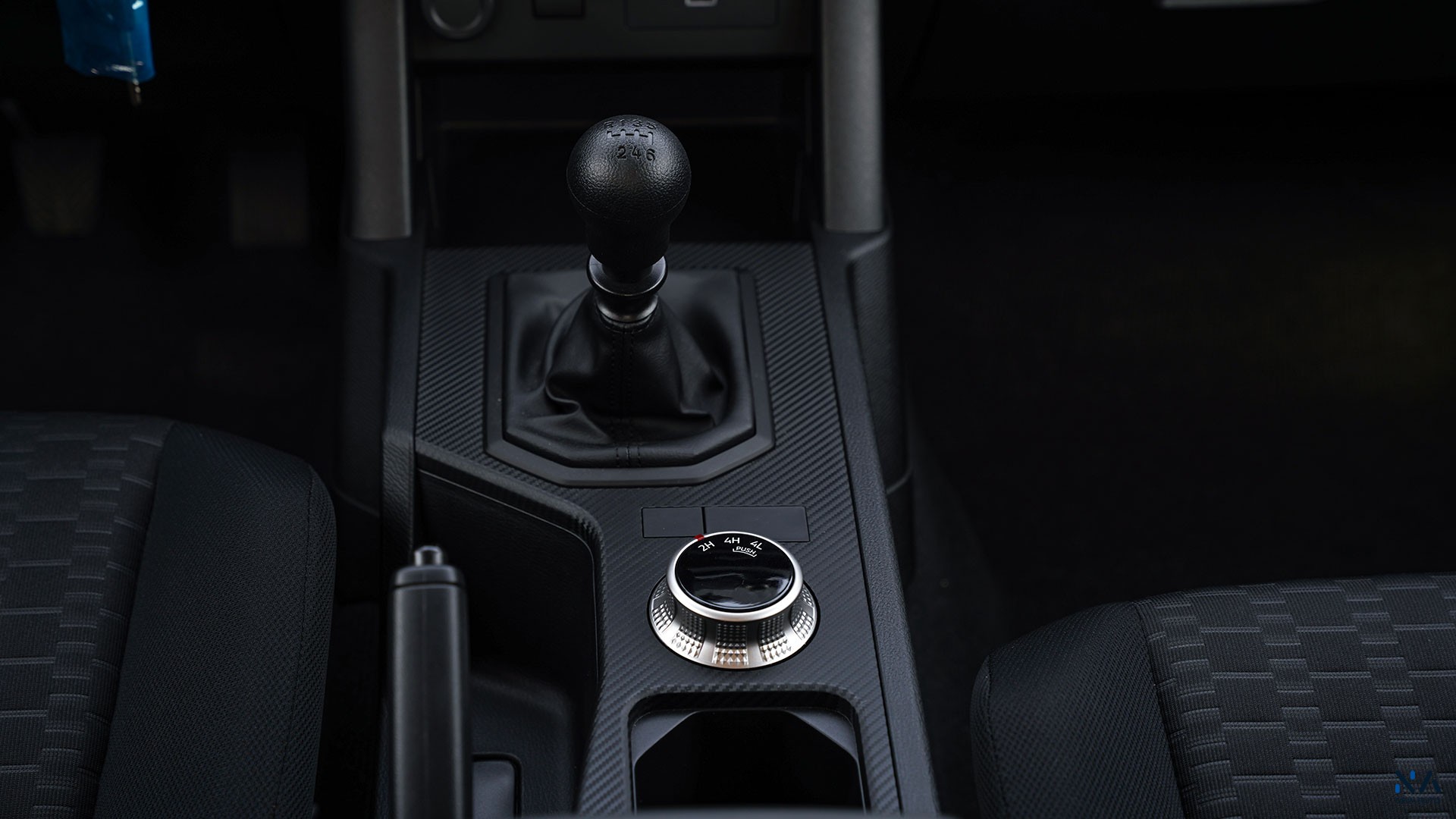 Mitsubishi L200 (C86) –  White – Black  2026