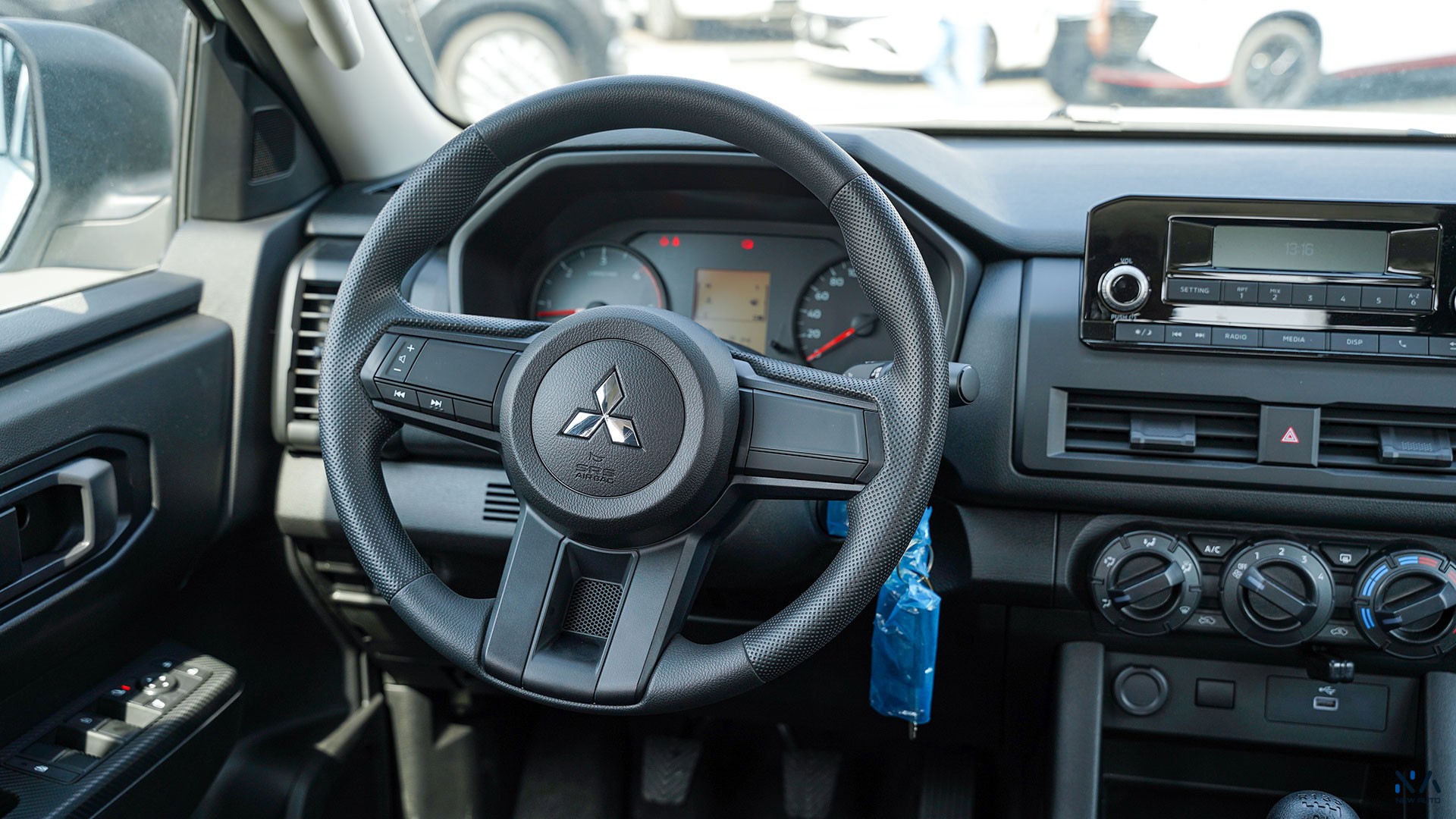 Mitsubishi L200 (C86) –  White – Black  2026