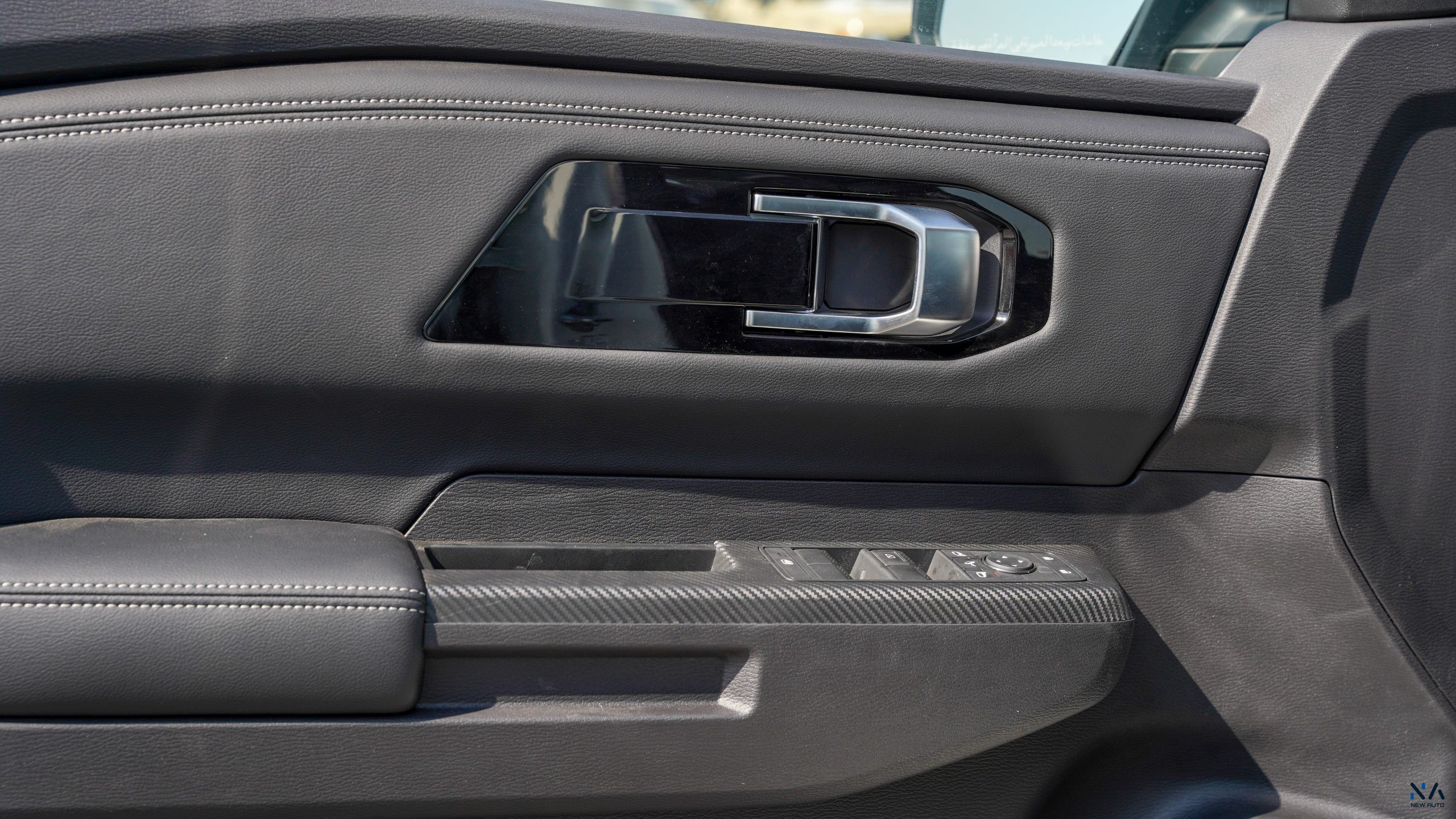 Mitsubishi L200 (C82) – White – Black 2026