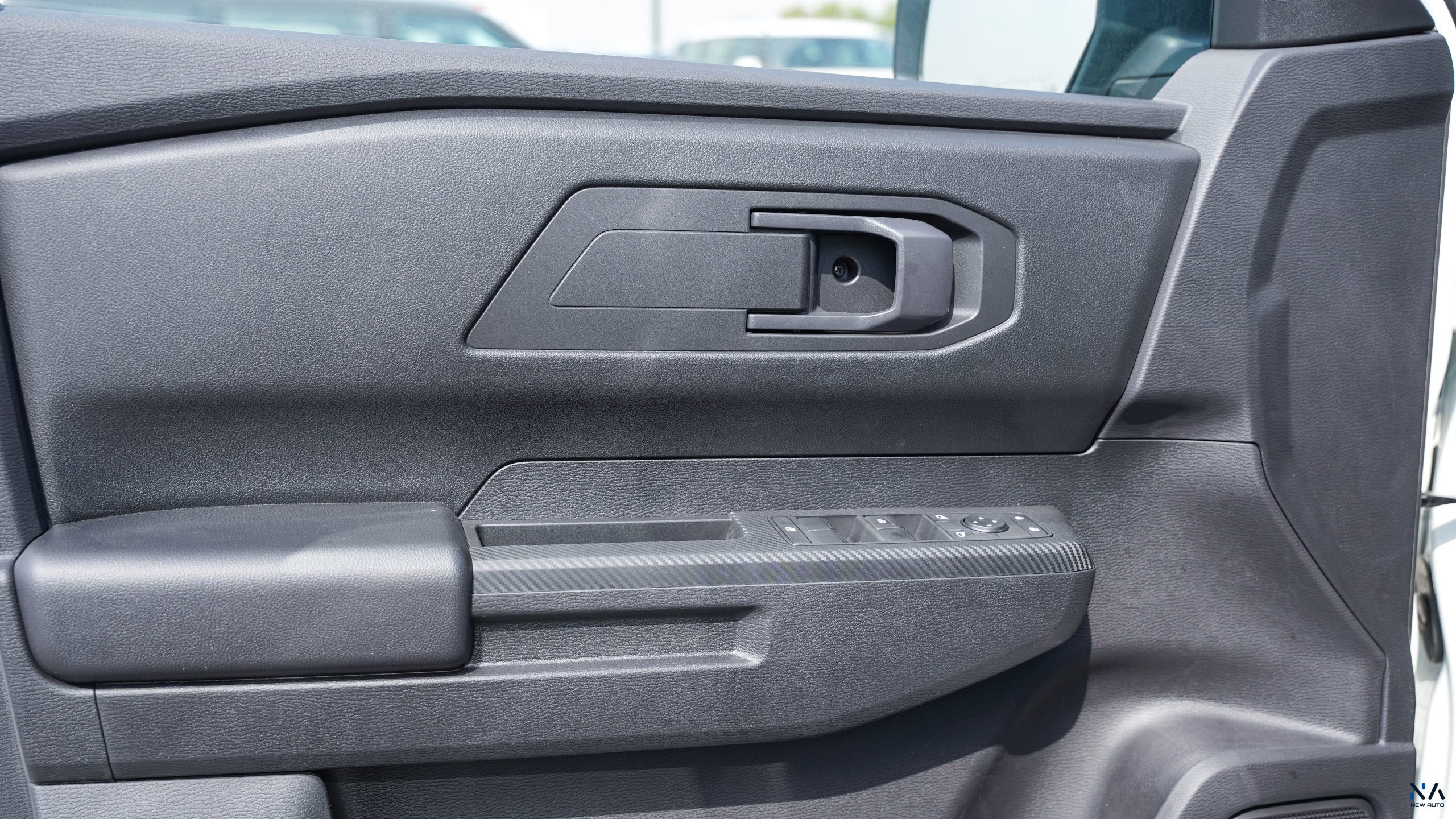 Mitsubishi L200 (C86) –  White – Black  2026