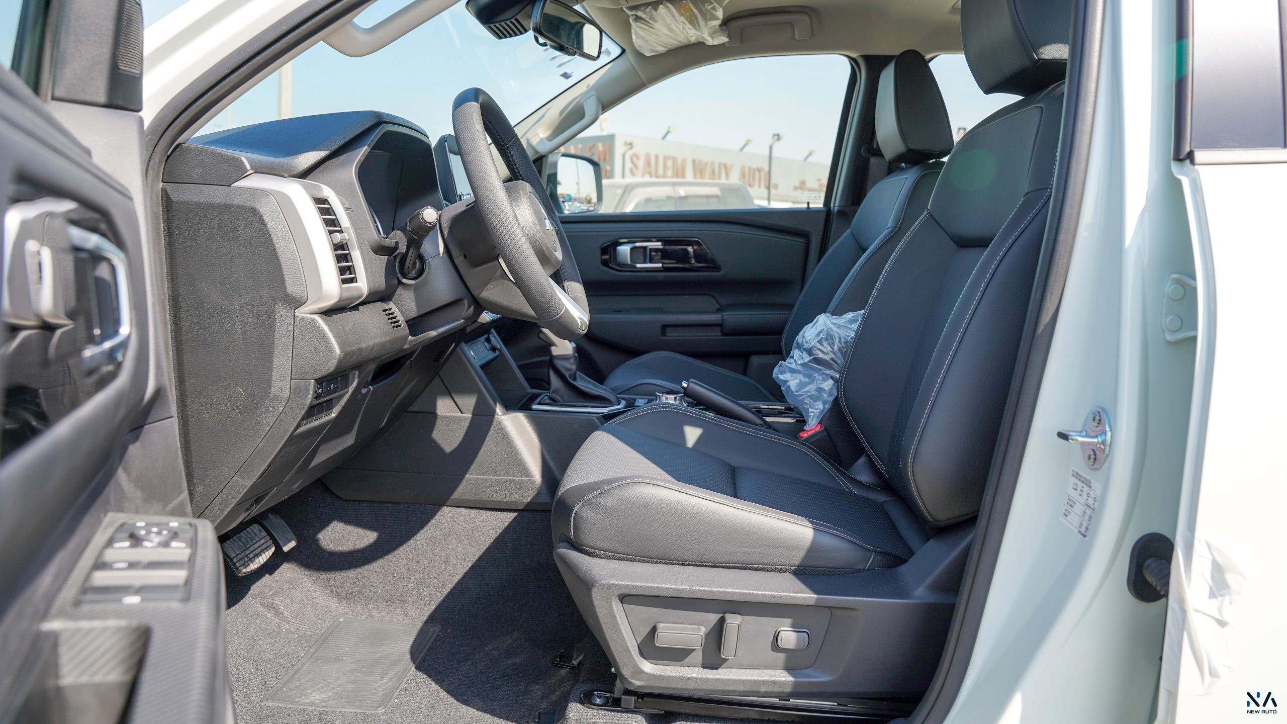 Mitsubishi L200 (C82) – White – Black 2026