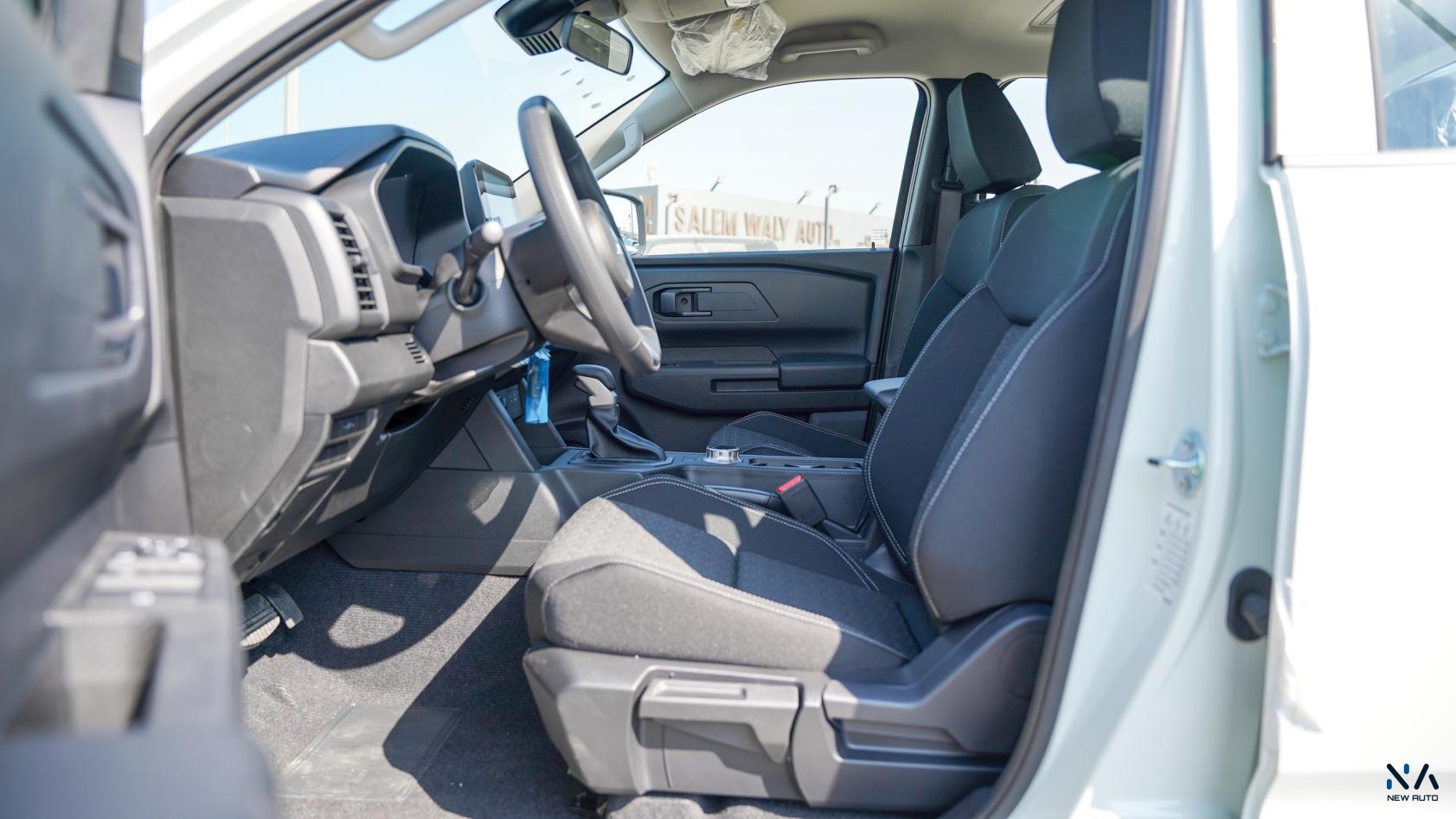 Mitsubishi L200 (C80) – White – Black 2026