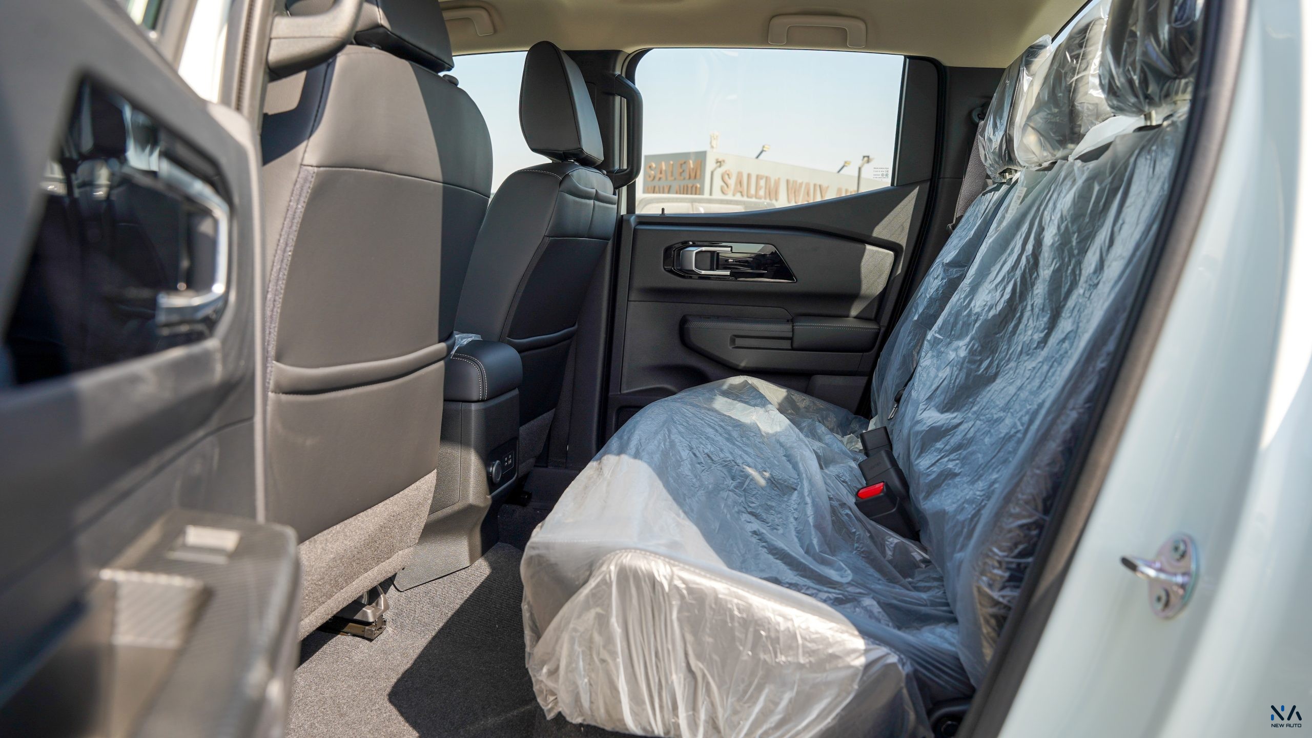 Mitsubishi L200 (C82) – White – Black 2026