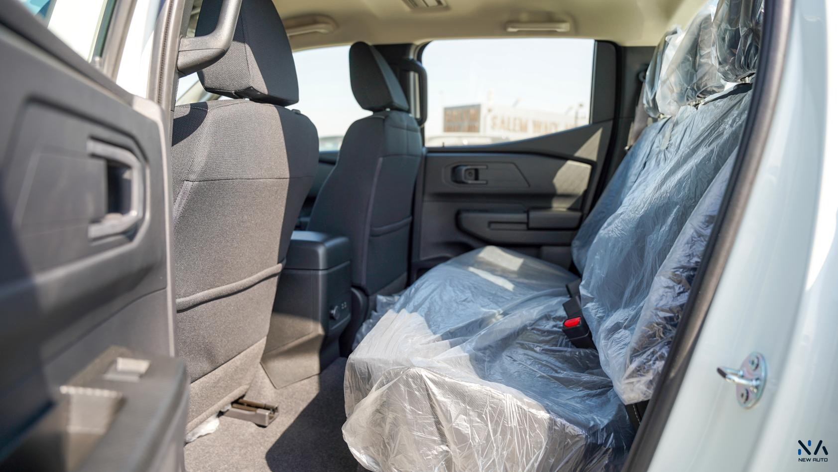 Mitsubishi L200 (C80) – White – Black 2026