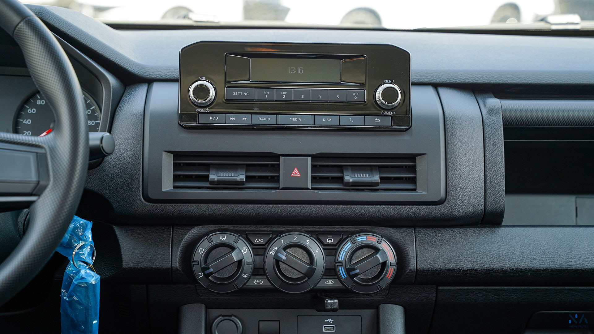 Mitsubishi L200 (C86) –  White – Black  2026