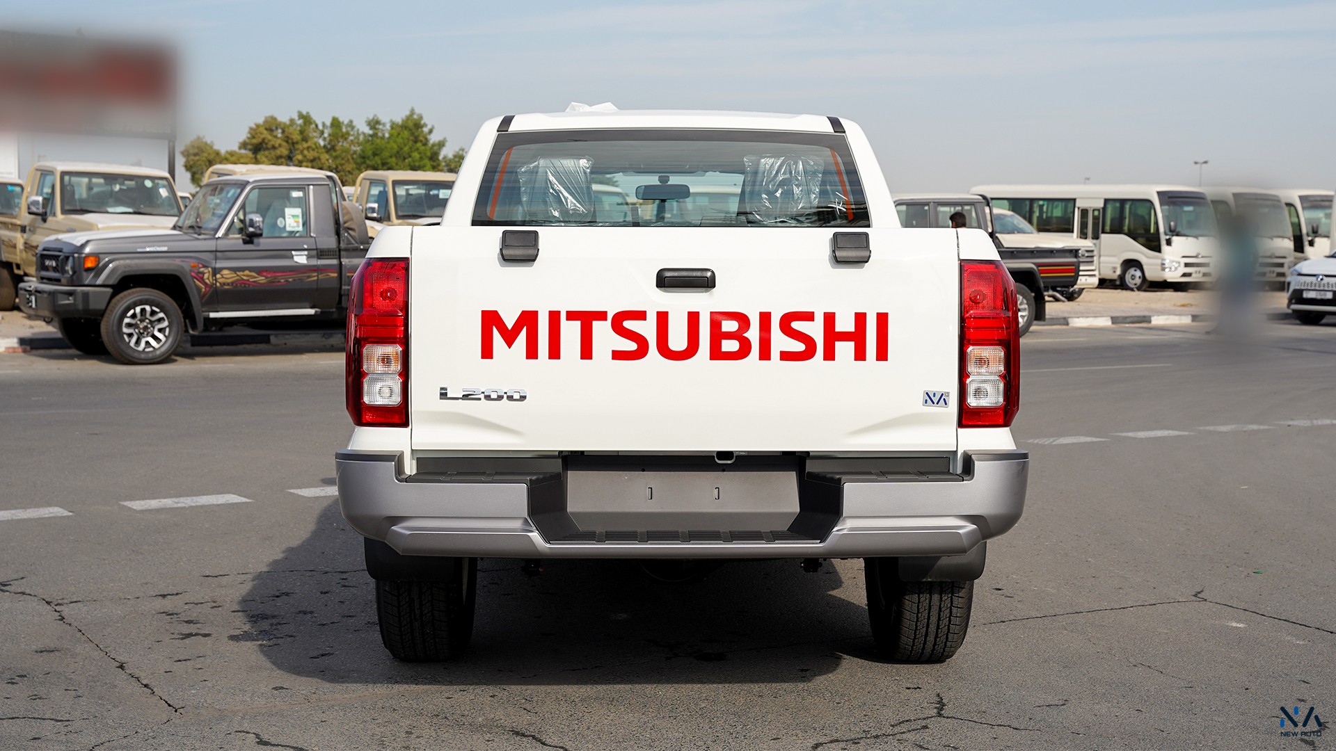 Mitsubishi L200 (C79) – White – Black 2026