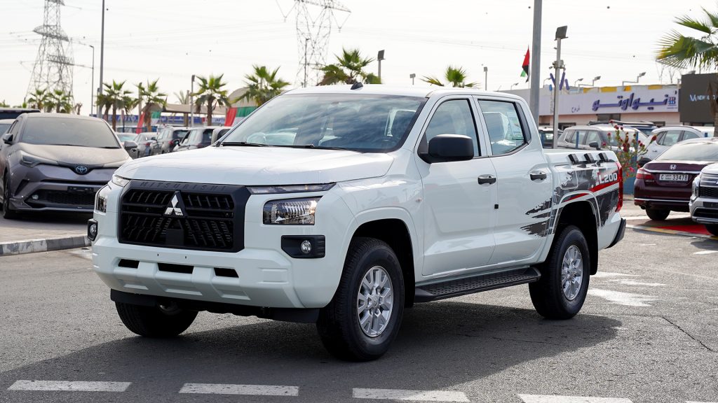 Mitsubishi L200 2026 White Black Side Profile View 1024x576