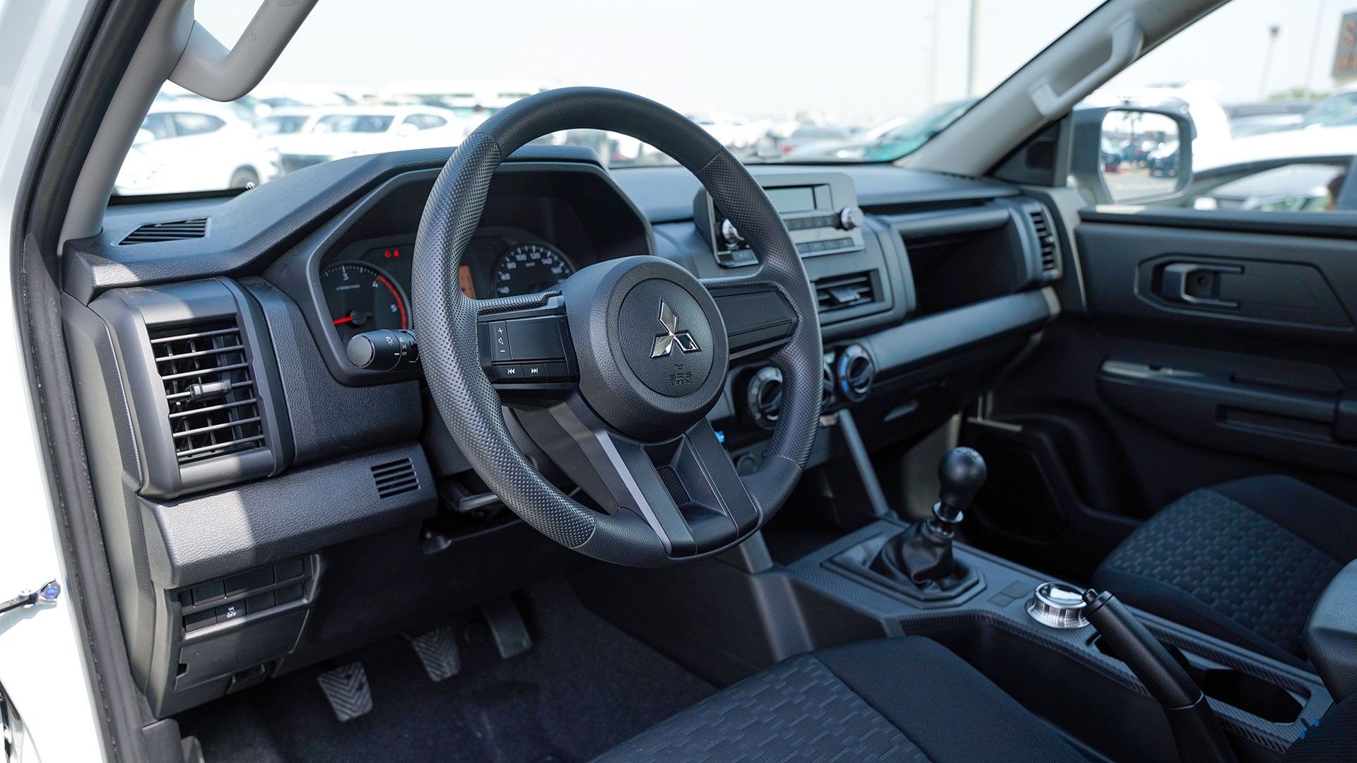 Mitsubishi L200 (C86) –  White – Black  2026